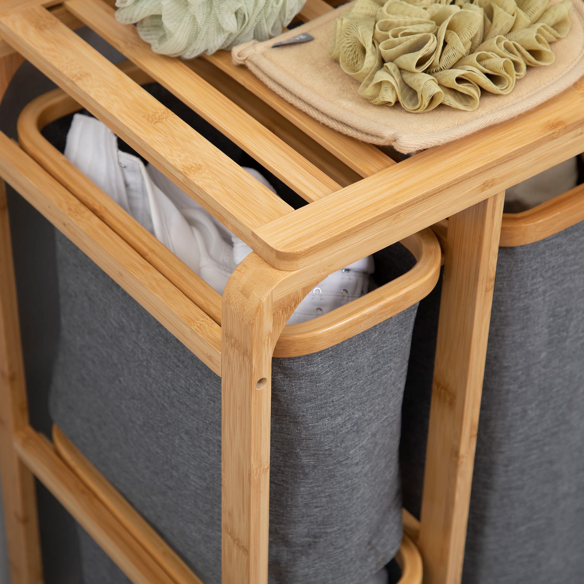 HOMCOM Cesto para Ropa Sucia de Bambú con 3 Bolsas 50x32x69,7 cm Gris | Bolsas de Tela Extraíbles, Estante Abierto, Cesta para la Colada, Baño Dormitorio