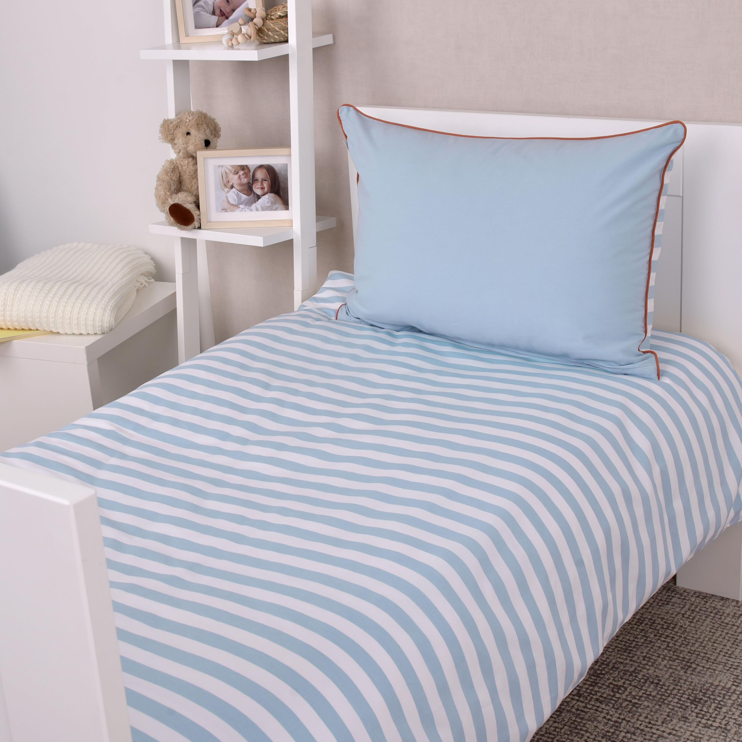 Tom Tailor Linge de lit bébé en Percale, 40x60 cm + 100x135 cm, 100% Coton/perforé, avec Motif réversible, Ourlet Haut et Fermeture éclair de Marque, Strips with Push (Sky Blue & Light Lemon)