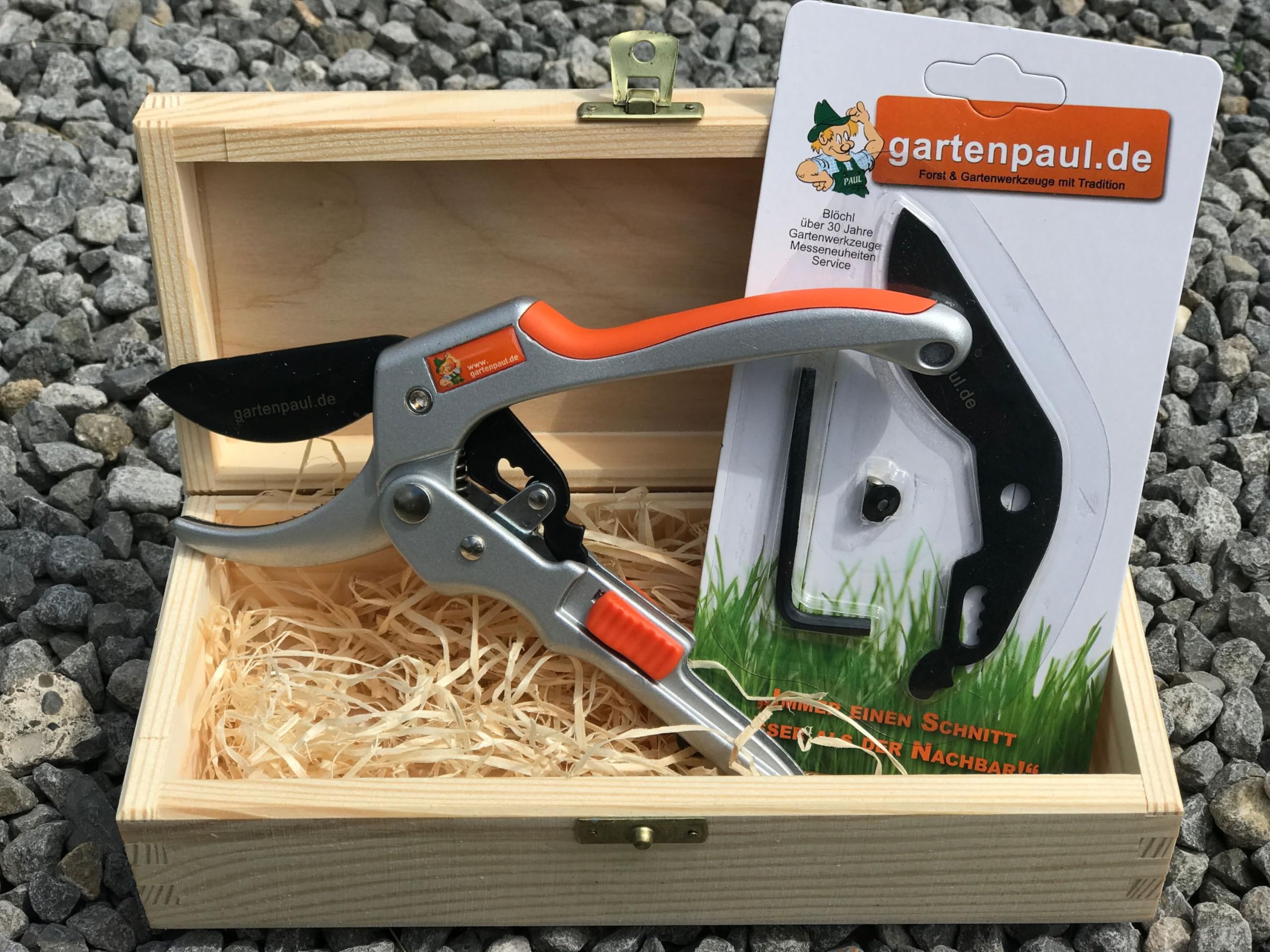 Ratschen Gartenschere | Limited Edition inkl. Ersatzklingen-Set und Gartenpaul Holzbox | Kostenloser Schleifservice | Amboss Gartenschere | Stufenschere