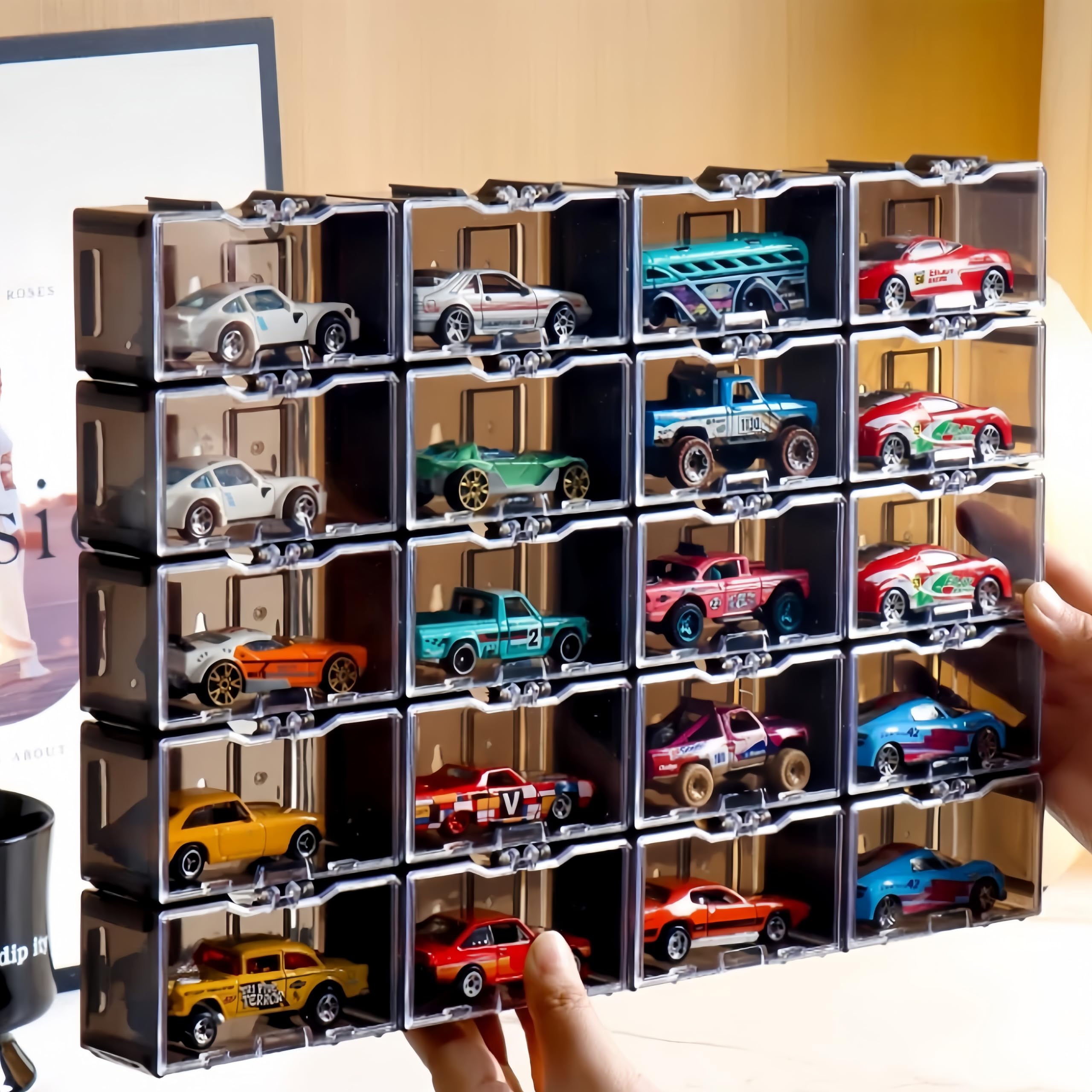 トミカ　まとめ売り　セット　ディスプレイ ケース Amazon｜トミカケース 1：64 32台収納可能 ダストドア付 ミニカー展示