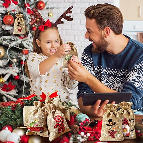 Miniatura 7 de KIMOBER 36 bolsas de regalo de arpillera de Navidad, bolsa de lino de yute para dulces con doble cordón para recuerdos de fiesta de Navidad