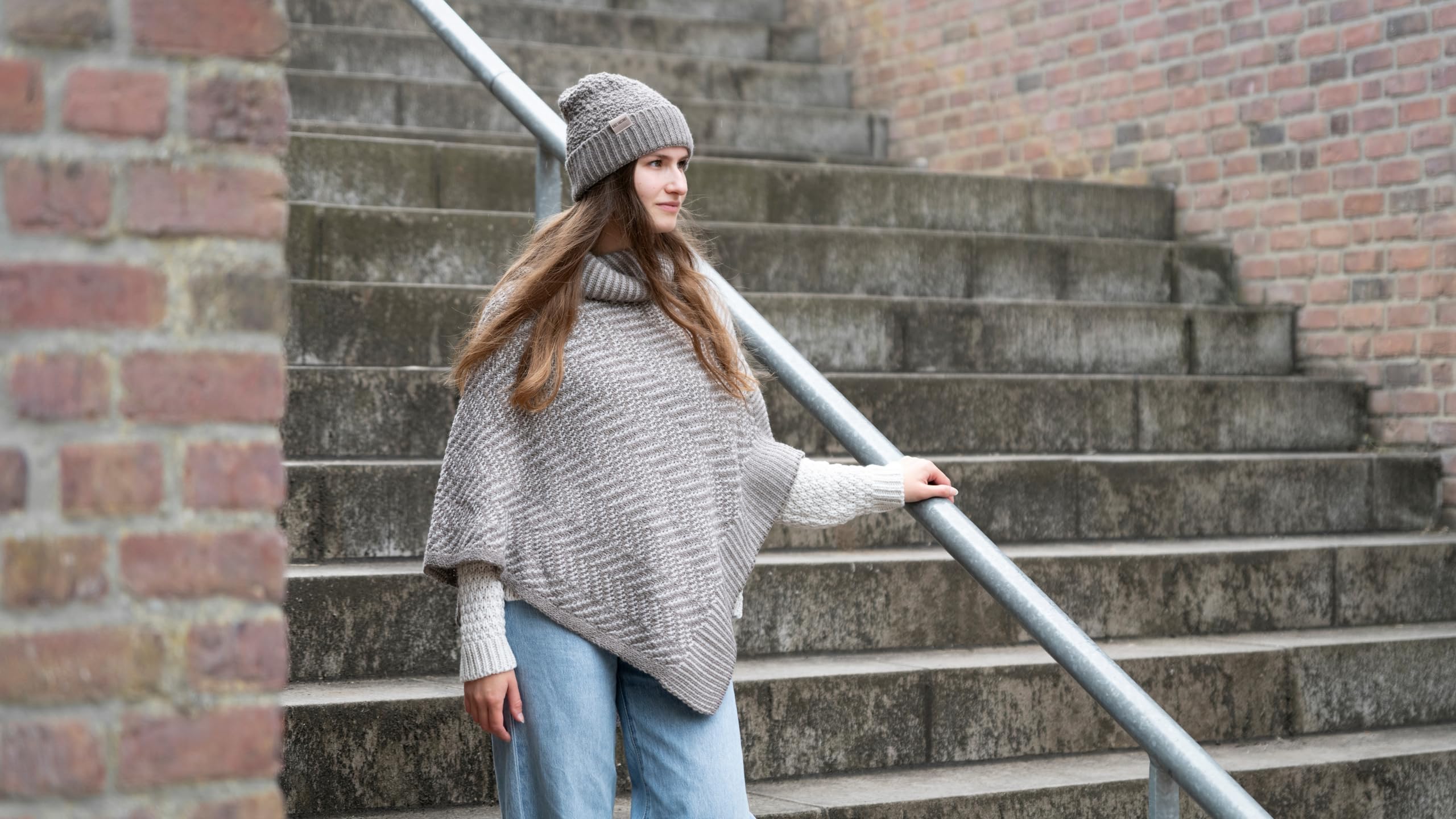 Knit Factory - Amber Poncho Tricoté