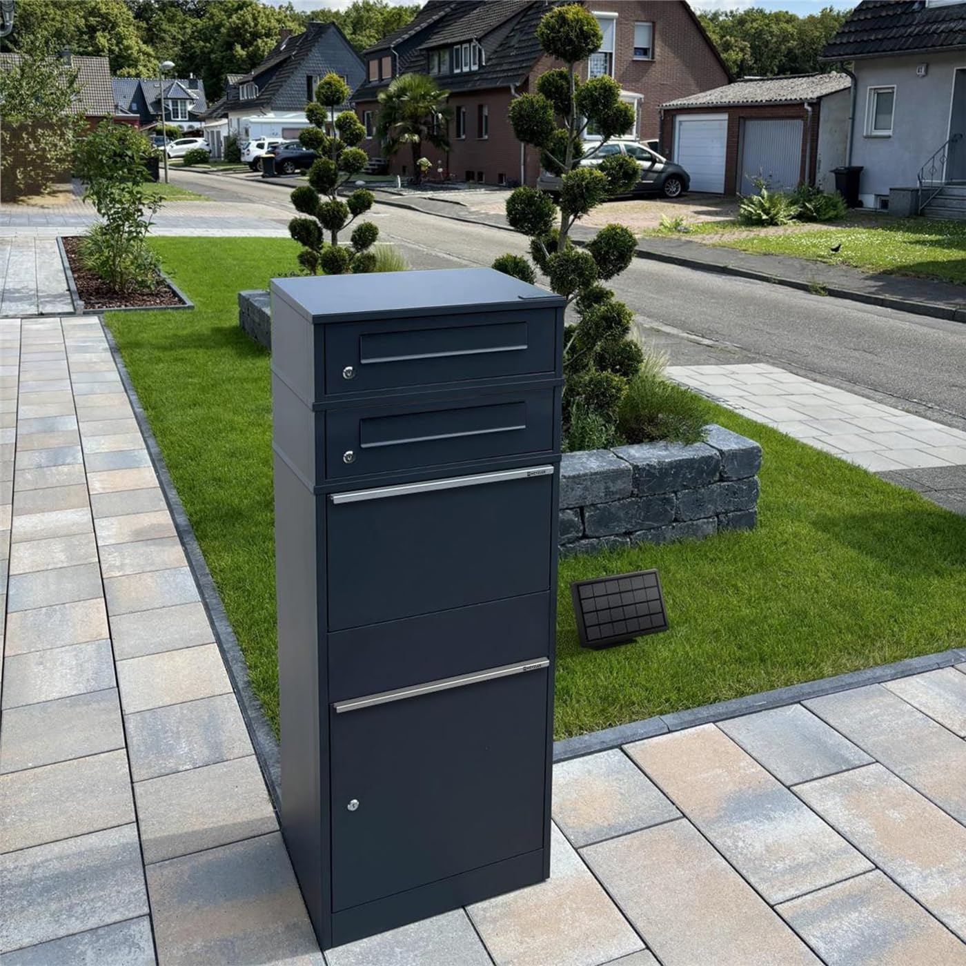 Metzler Paketbox freistehend mit LED-Solarbeleuchtung und abschließbaren Fächern in Anthrazit RAL 7016, wetterfest und rostfrei für kontaktlose Zustellung im Außenbereich, Edelstahl, Postkasten groß
