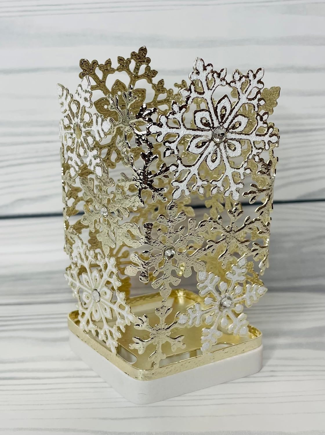 Bath and Body Works Gold and White Snowflakes with Gemstones Winter Wonderland Scene Gentle Foaming Hand Soap Holder