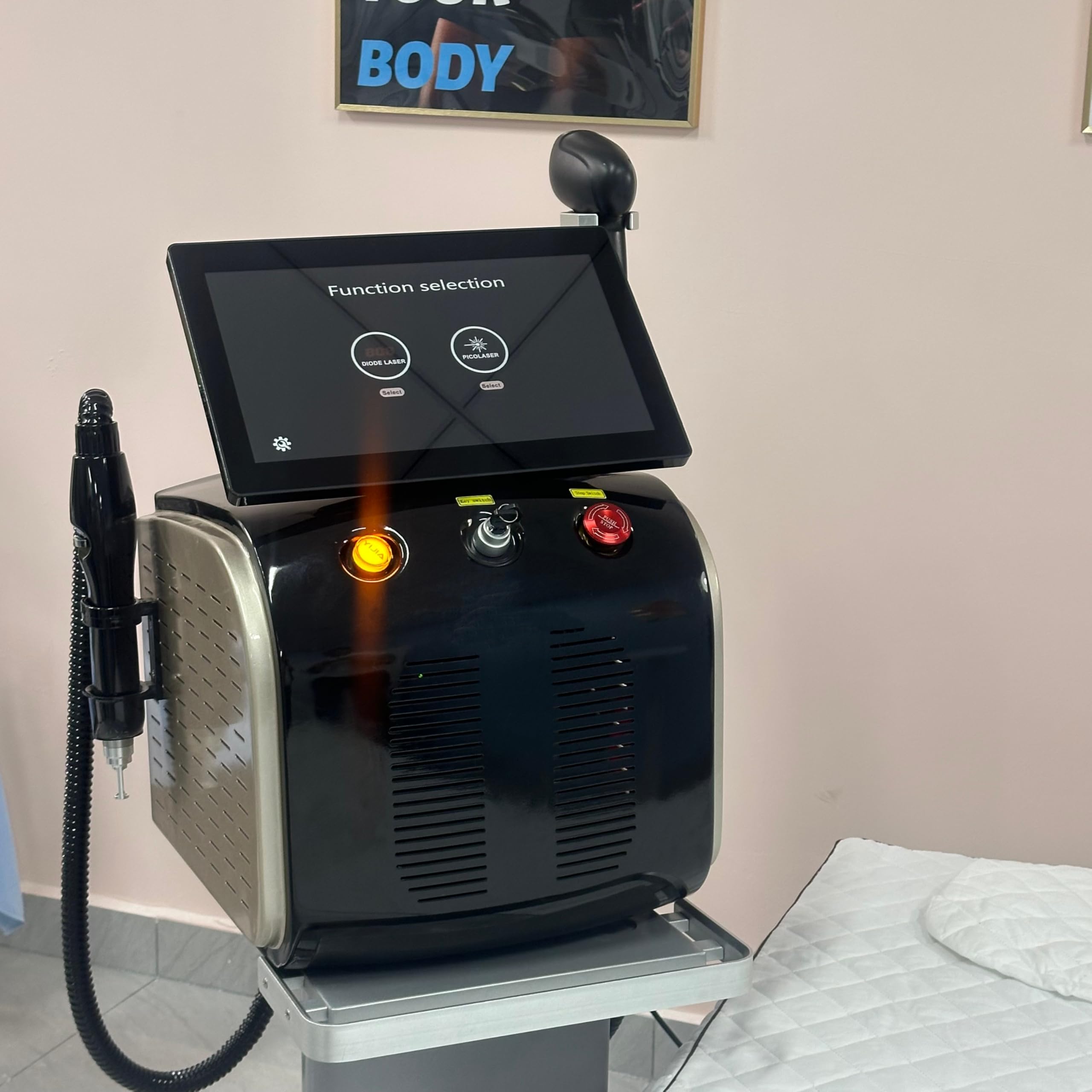 Máquina Profesional de Depilación Láser Diodo 808nm PicoSegundos 4000W Triple Longitud de Onda 808nm 755nm 1064nm Pantalla Táctil Sistema de Enfriamiento por Hielo