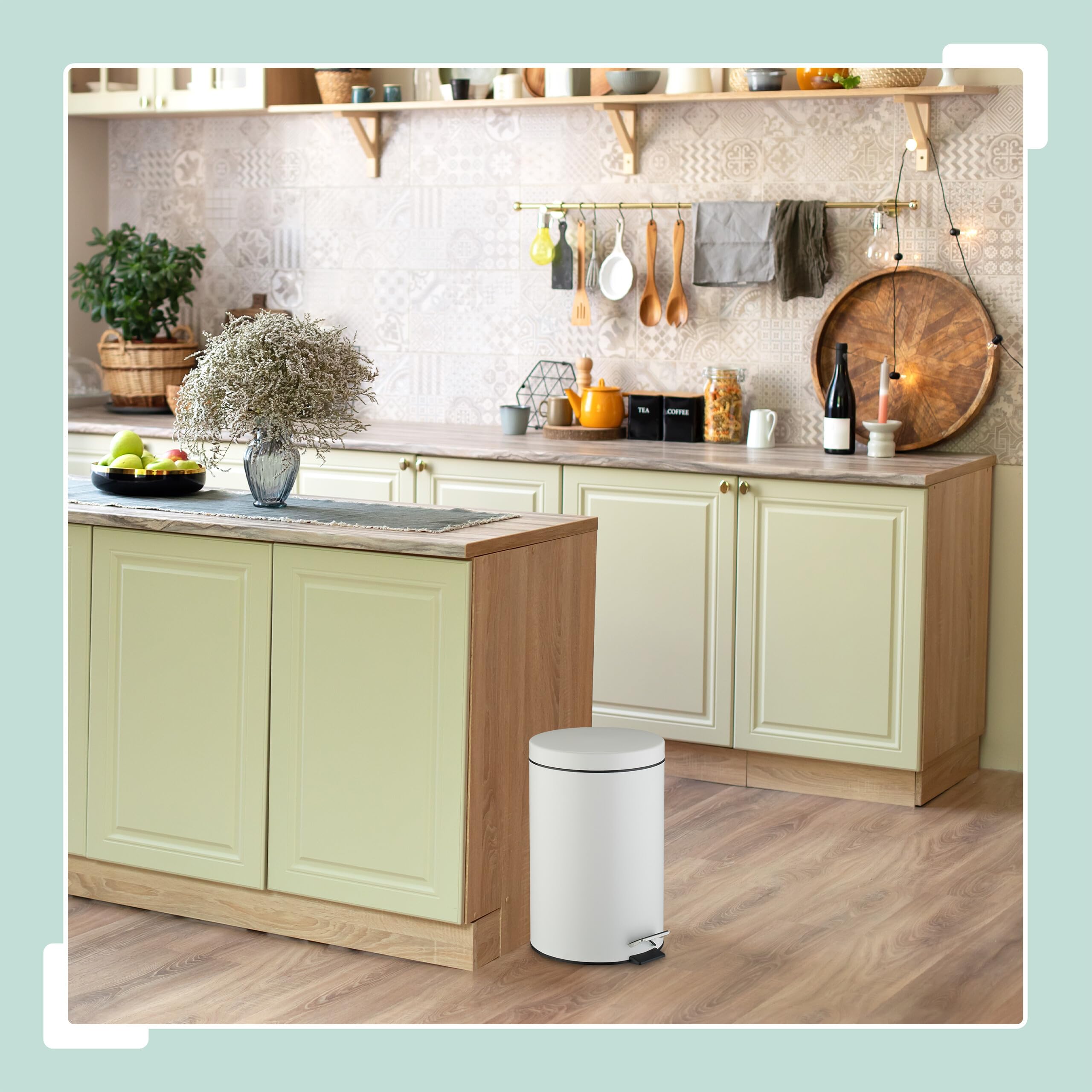 Relaxdays Poubelle pour la salle de bain ou la cuisine, 20 litres, couvercle, pédale, design mat, blanche
