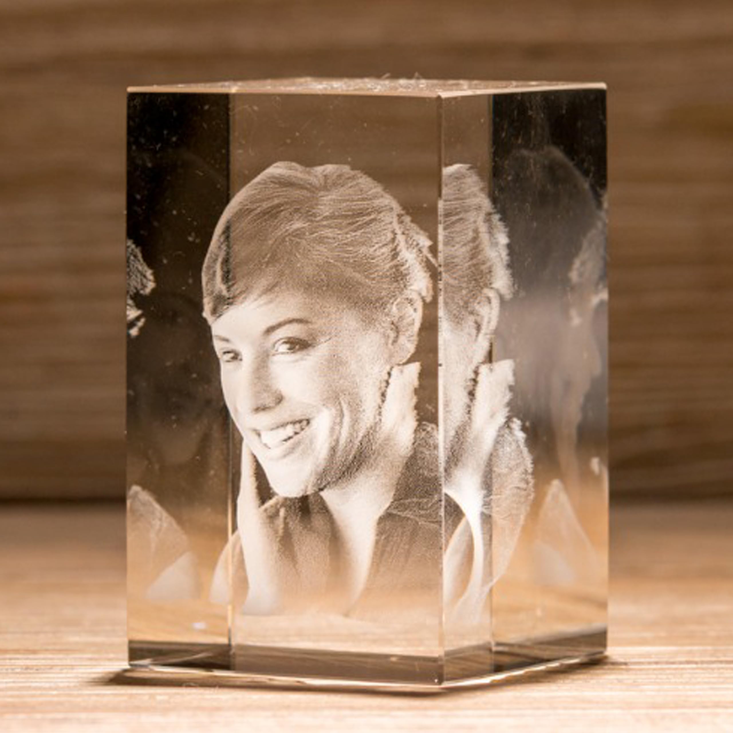 Foto In Cristallo 3D Personalizzata – Regalo Per Festa Della Mamma, Compleanno Donna – Incisione Laser Con Base LED In Legno - 3