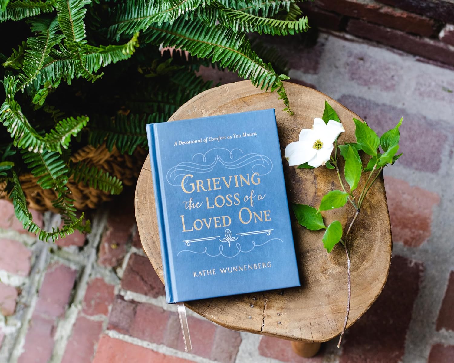 Grieving the Loss of a Loved One: A Devotional of Comfort as You Mourn