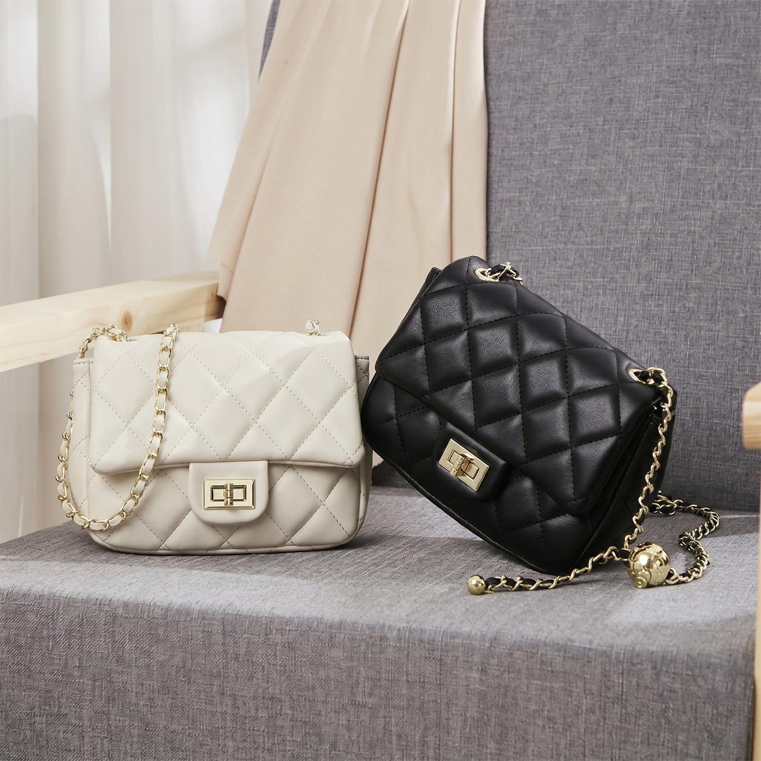 Bolso Bandolera Mujer de Cuero Genuino, Elegante Bolso de Hombro con Solapa y Cadena de Bola de Oro Ajustable, Bolso Cuadrado Clásico Blanco