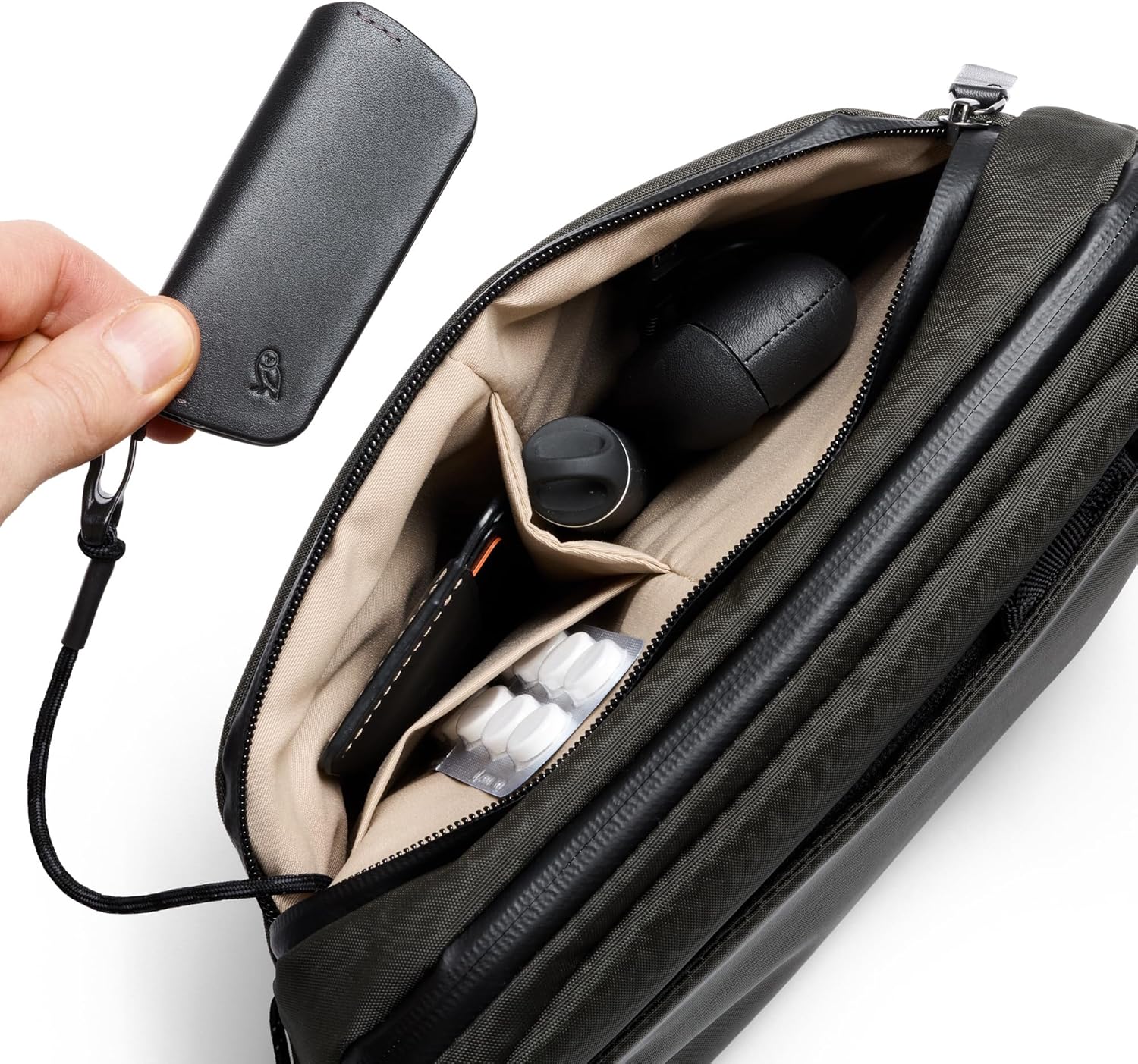 Bellroy Transit Sling (5L travel crossbody bag with internal organization, adjustable strap, and weather-resistant design) - Image 2