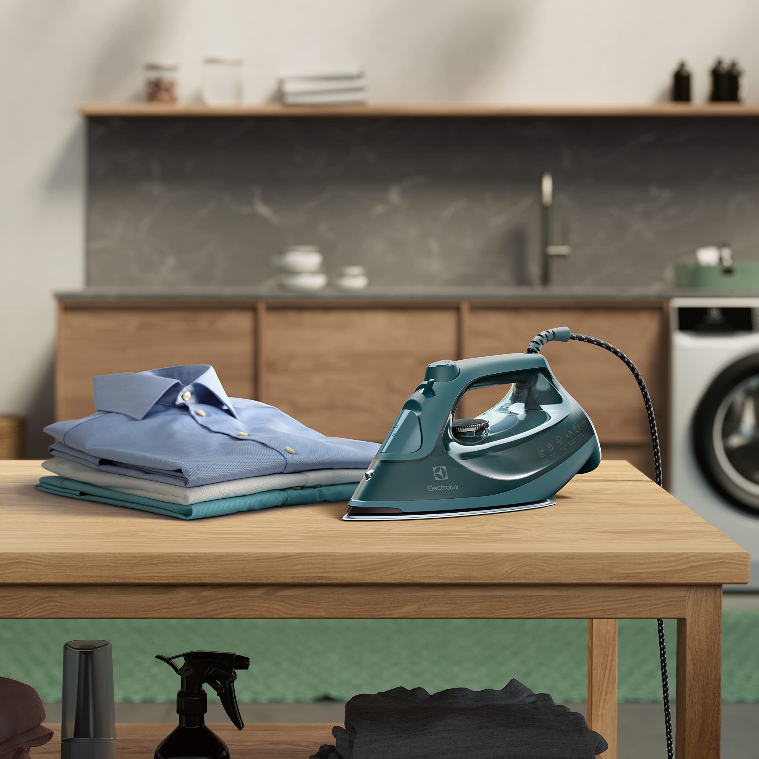 Electrolux Refine Plancha 600 Modelo E6SI1-6PG, Plancha a vapor, apagado automático de 3 modos, suela resistente a los arañazos, autolimpieza, antical, 0.33L, cable de 1,95 m, 2600W, verde pino