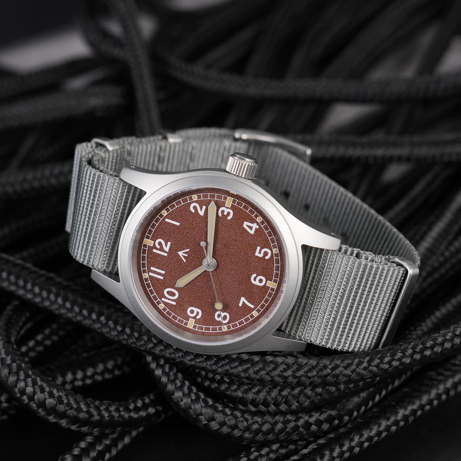 Militado ML12 - Reloj para hombre de 38 mm - Reloj suizo Ronda 515 con movimiento abovedado de cristal de zafiro C3 luminoso 100 m impermeable