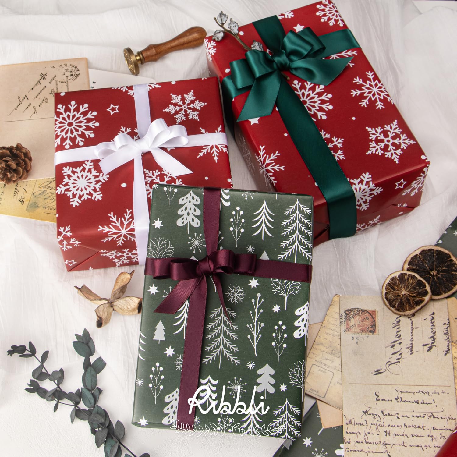 Ribbli Papel de regalo de Navidad, reversible, copo de nieve y árbol de Navidad, papel de regalo rojo y verde, 17 pulgadas x 33 pies por rollo