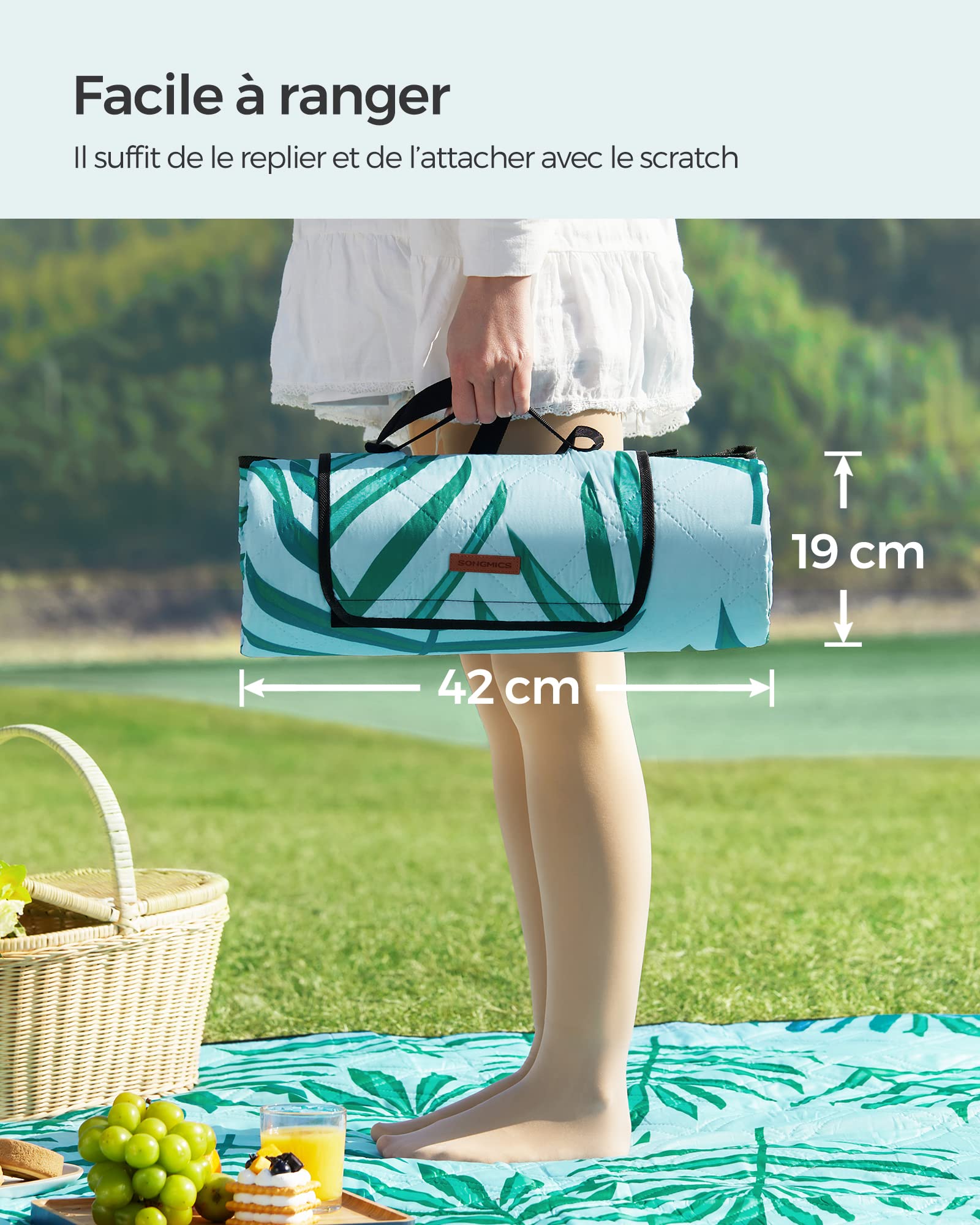 SONGMICS Couverture de Pique-Nique, 300 x 200 cm, Grand Tapis, pour Camping, Parc, Jardin, Plage, Hydrofuge, Lavable en Machine, Pliable, Motif Fougère et Bleu Clair GCM001Q03