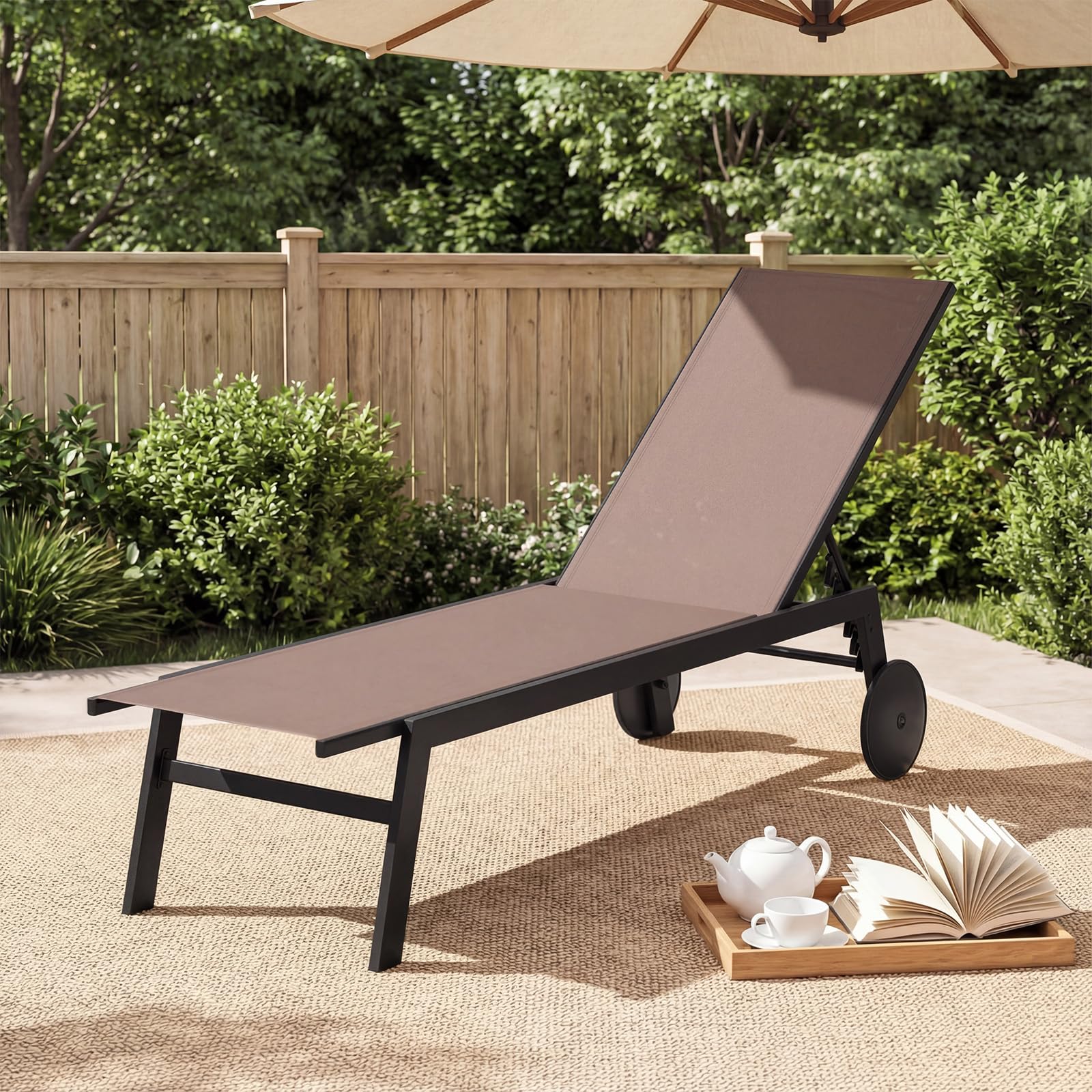 GIANTEX Juego de 1/2 Tumbonas de Jardín con Ruedas, Silla Reclinable de Metal con Respaldo Ajustable en 6 Posiciones, Tejido Transpirable, Tumbona para Piscina, Playa, Balcón (1, Marrón)