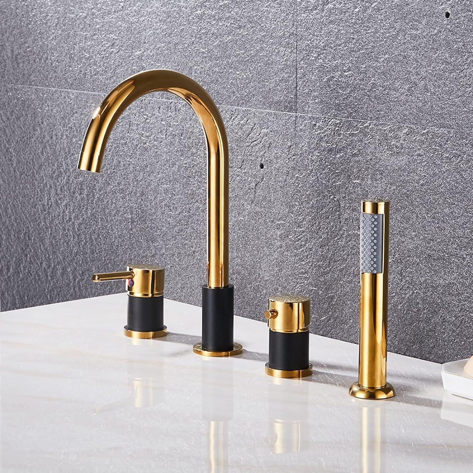 Moderno set miscelatore per vasca da bagno e doccia, colore nero e oro, con testa e tubo flessibile