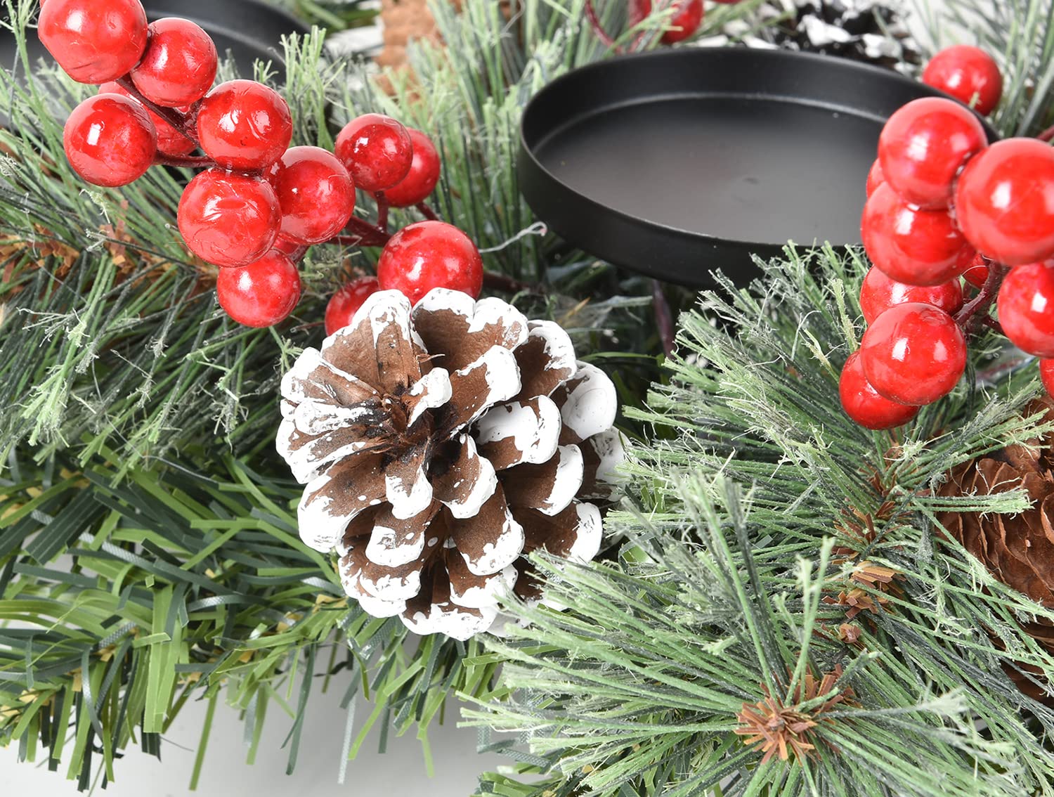 Portavelas de Navidad de 22 pulgadas, centro de mesa con piñas de pino y bayas rojas doradas con 3 portavelas, centro de mesa para decoración del hogar y festivales