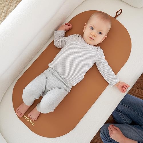 Miniatura 30 de Hermoso cambiador de pañales portátil para bebé, lavable y fácil de limpiar, la almohadilla de cuero vegano impermeable perfecta para viajar Beige
