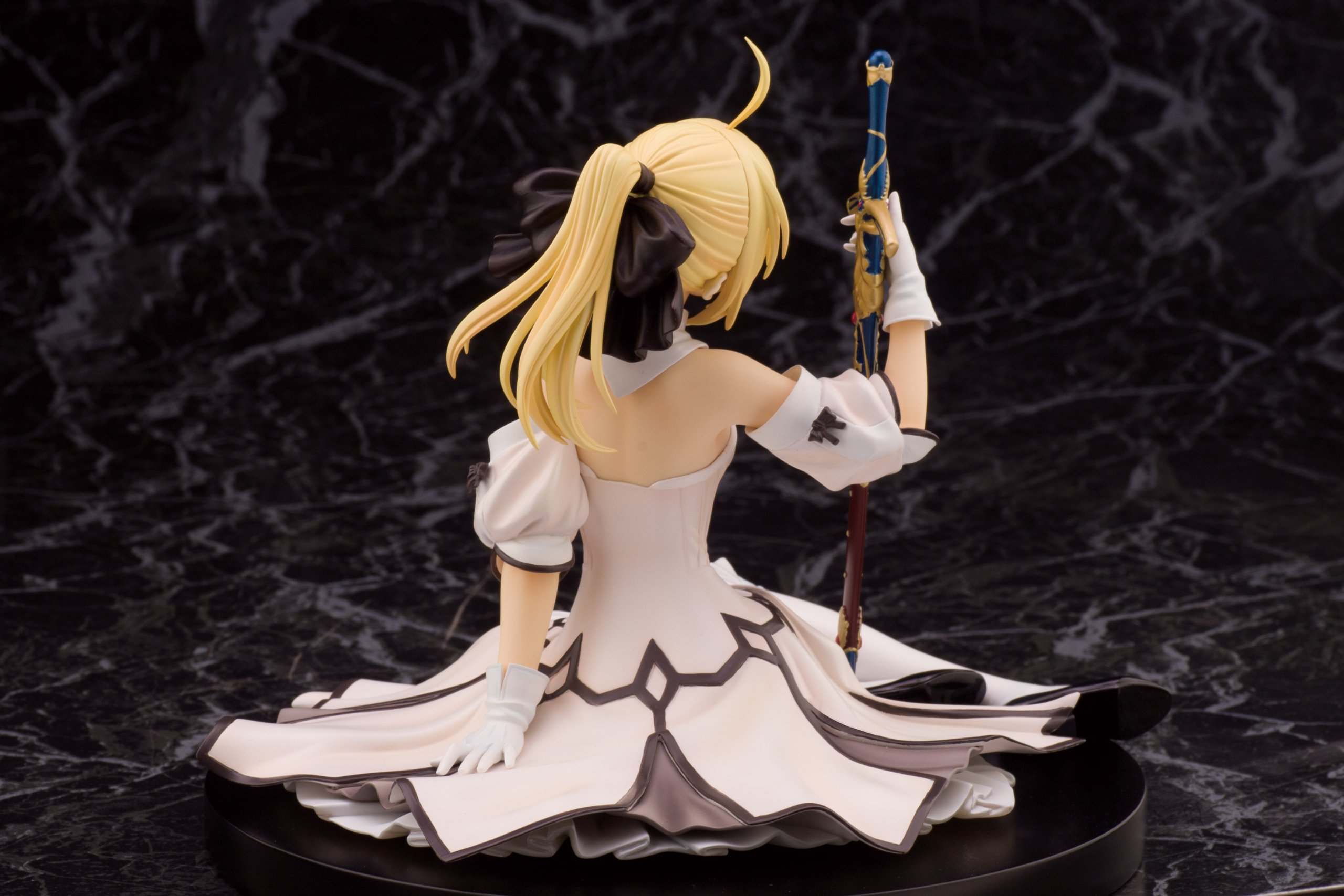 Fate/stay night Saber Lily 1/7 フィギュア Amazon.com: Alphamax Fate/stay night: Saber Lily PVC Figure (1:7
