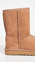 Vista 6 de UGG Botas clásicas de invierno para mujer.