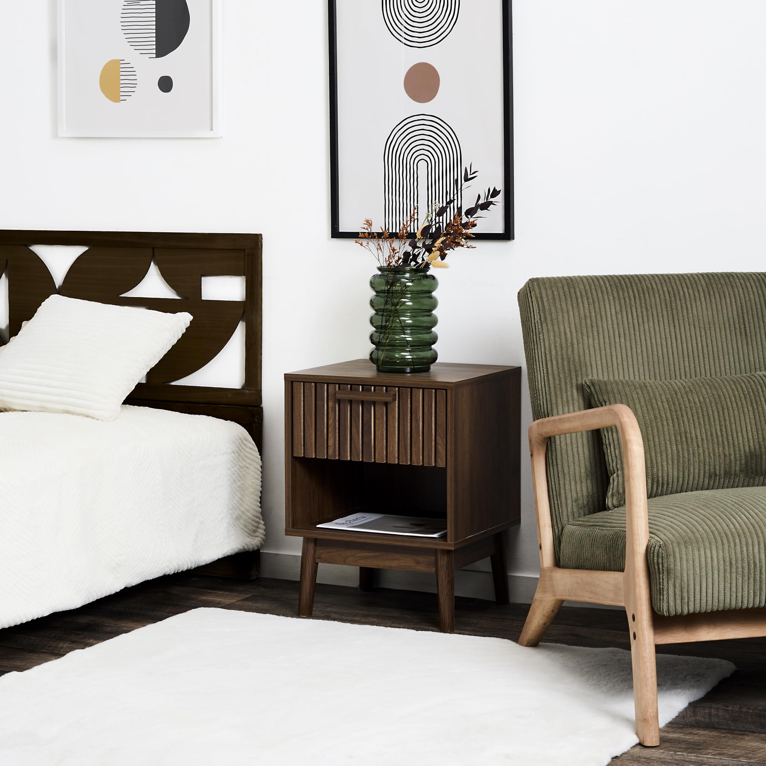 HOME DECO FACTORY - Elegante Comodino Contemporaneo con Cassetto Striato e Nicchia Aperta - Modello Klaus - Ideale per un Pratico Stoccaggio nella Tua Camera - Legno Scuro - 46x13x41 cm