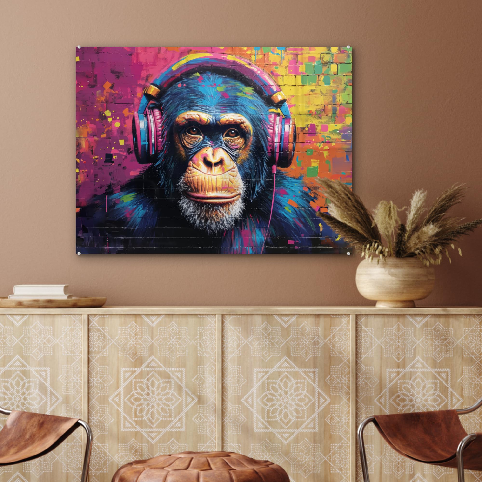 MuchoWow© Bild auf Glas 80x60 cm Schlafzimmer Bilder Badezimmer Wand Deko Wohnzimmer Modern Wanddeko Bilderwand Geschenk Graffiti - Schimpanse - Streetart - Kopfhörer - Affe