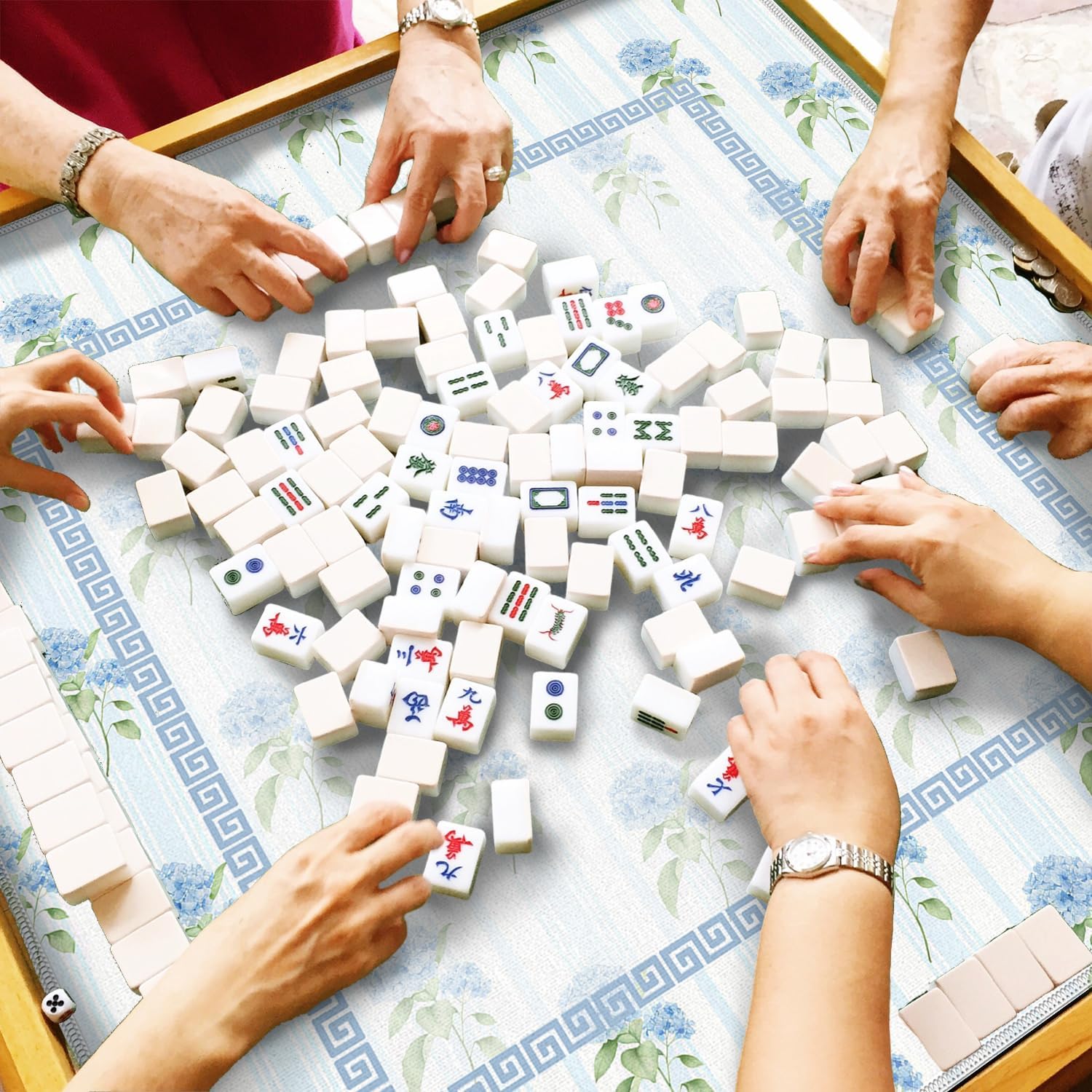 Grandmillennial Hydrangea Floral Mahjong Mat 31.5 x 31.5 in, Blue Stripes Flower Anti-Slip Noise-Reducing Mahjong Mat for Table Board, Games Tile Games, Poker and Cards