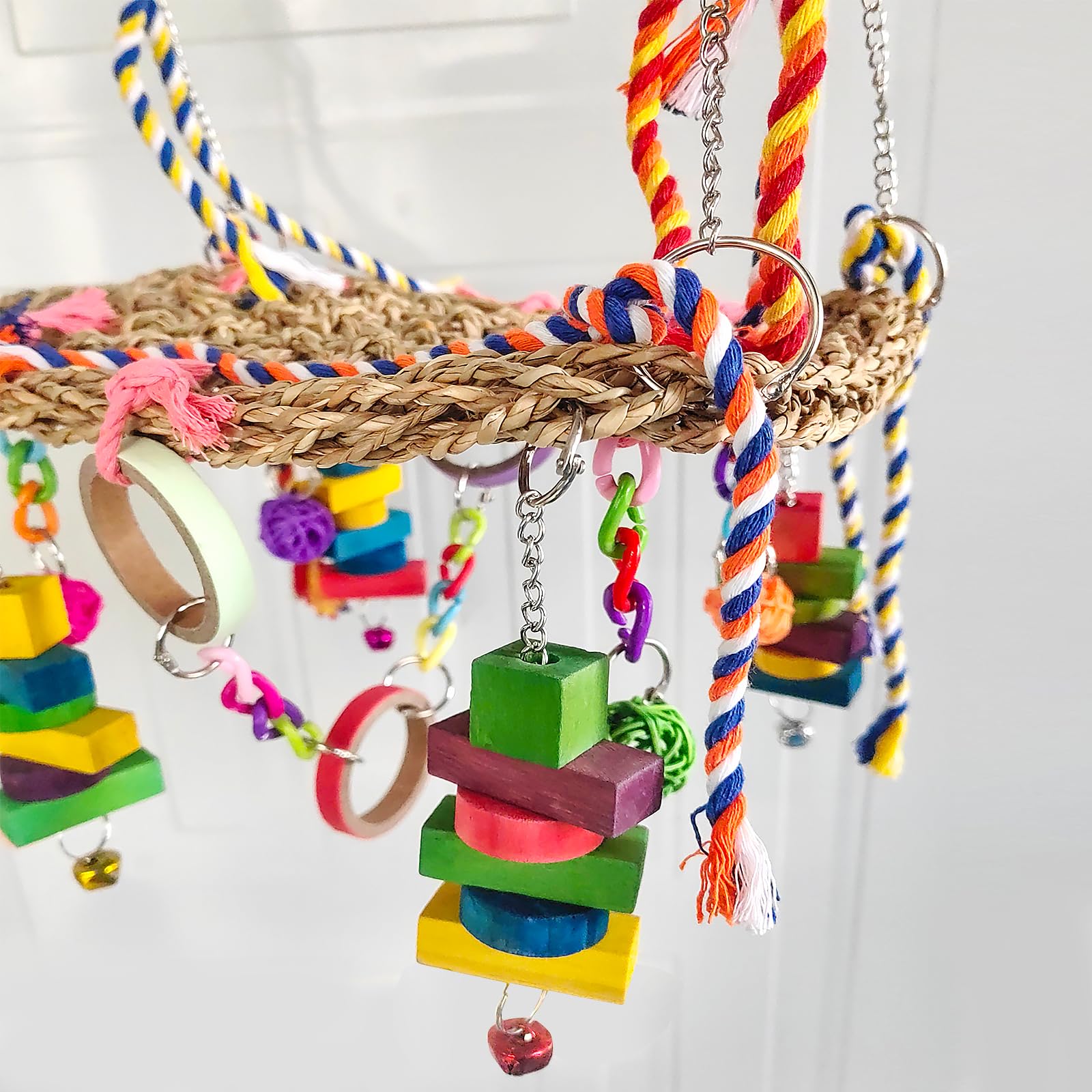 Vogelspielzeug Mit 8 Echten Tannenzapfen – Natürliches Kaustäbchen Zum Aufhängen Für Sittiche, Wellensittiche & Papageien (20,3 Cm)