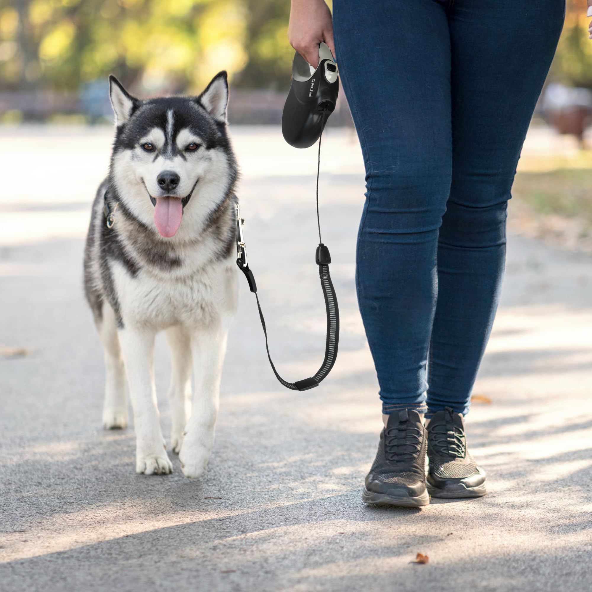 PetiFine Correa retráctil para perro, correa de paseo resistente de 30 pies para perros medianos y grandes de hasta 110 libras, correa larga mejorada sin enredos