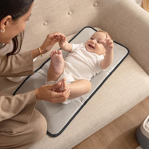 Miniatura 2 de Comfy Cubs - Cambiador de pañales portátil para niñas y niños recién nacidos, estación de cambio de viaje impermeable, regalos de baby shower,