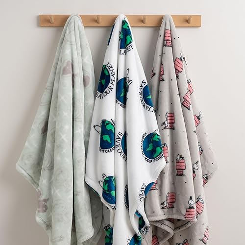 Miniatura 7 de Berkshire Blanket Peanuts VelvetLoft - Manta de felpa de Snoopy de gran tamaño para niños, maní regular con poses de casa de perro y lunares gris