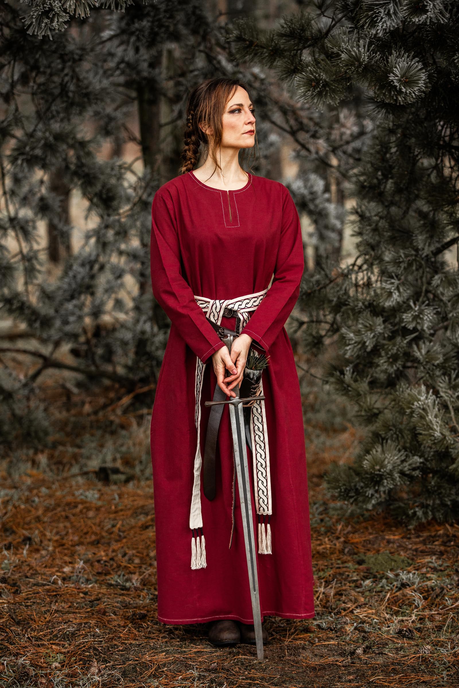Leonardo Carbone® Damen Kleid Wikinger Unterkleid Helga | Aufwendige Stickereien | Fließende Silhouette | Karneval, Halloween, Cosplay, LARP, Mittelalter, Wikinger | 100% Baumwolle Rot 2XL
