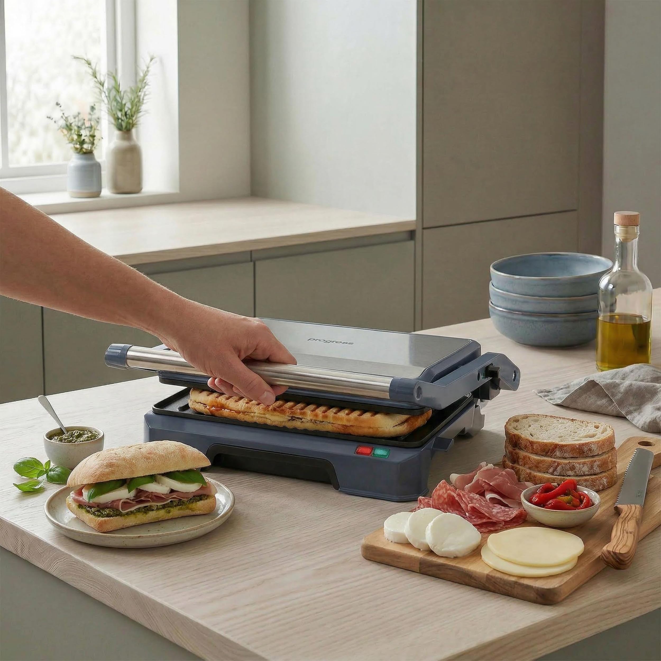 Progress Mellow 180° Health Grill - Piastre di cottura antiaderenti, facile da pulire, vassoio raccogli-gocce integrato, spie luminose di accensione/pronto all’uso, 23 x 14.5 cm, 850 W