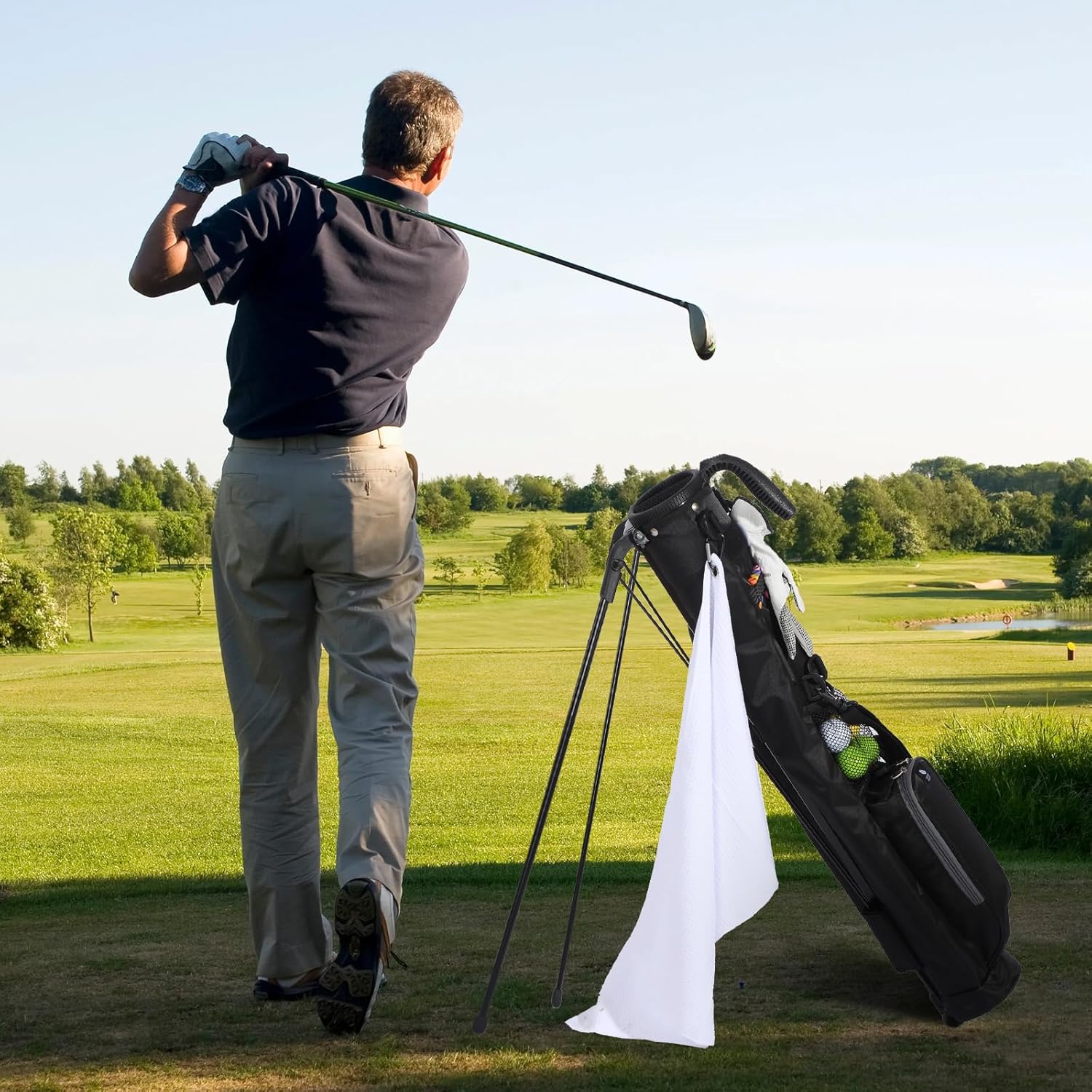 Small Golf Stand Bag Lightweight Golf Easy Carry Bag with Strap and Stand for The Driving Range, Par 3 and Executive Courses Small Golf Bags for Men or Women.