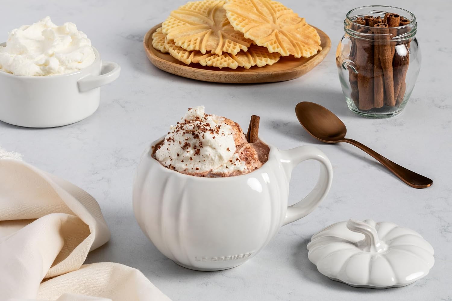 Le Creuset Stoneware Pumpkin Mug with Lid, 14 oz., Nectar