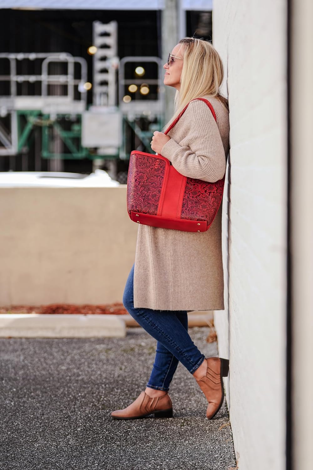 JESSIE & JAMES | Cassidy Tooled Women Concealed Carry Tote Bag with Lock and Key, Top Handle Shoulder Bag with Wristlet