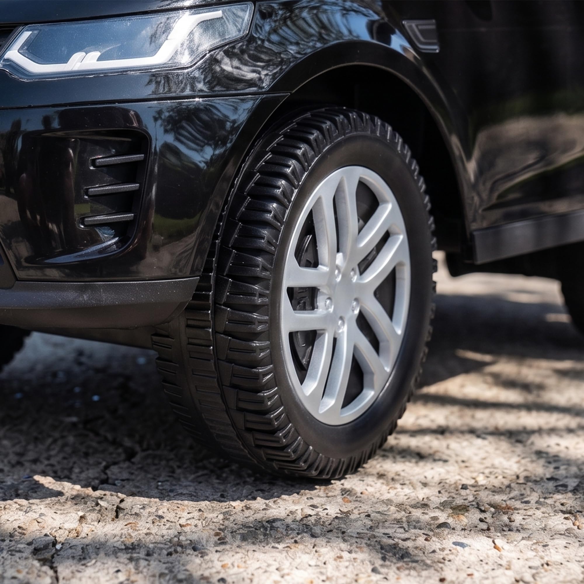 AIYAPLAY LAND ROVER DISCOVERY auto jezdne z klaksonem 18-36 mies. Czarny