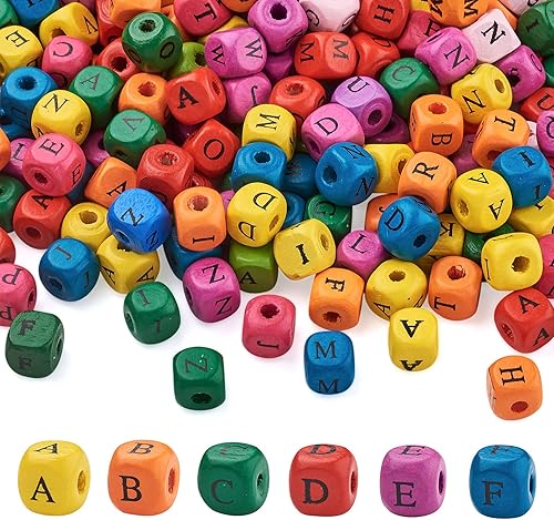 Pandahall - 500 cuentas de madera natural con patrón de letras de 0.394 x 0.394 x 0.394in, cuentas espaciadoras pintadas de colores del alfabeto,