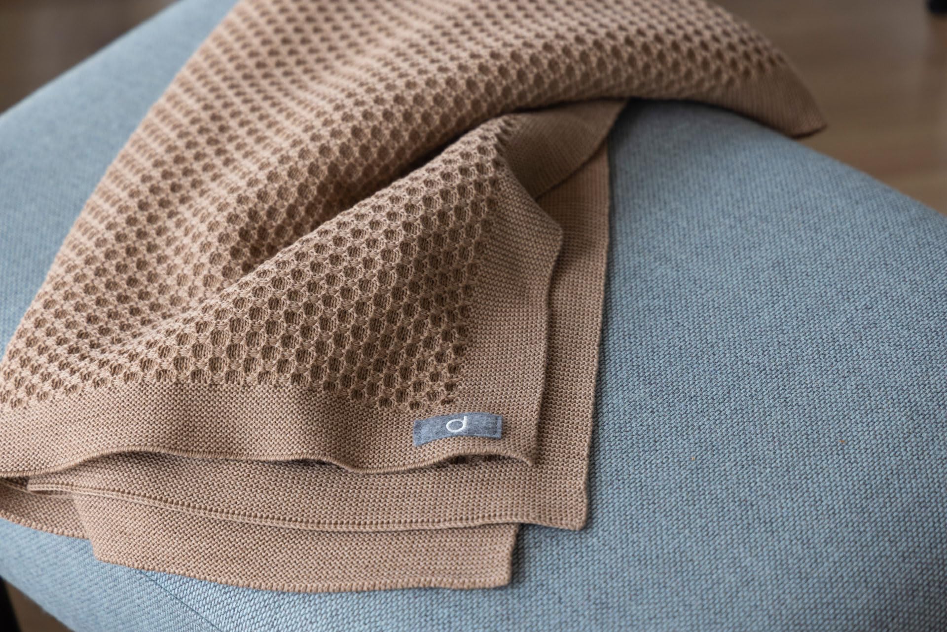 Disana Honeycomb Knit Blanket, 100% Organic Merino Wool GOTS, IVN Best, Red, 80 x 100 cm - Image 3