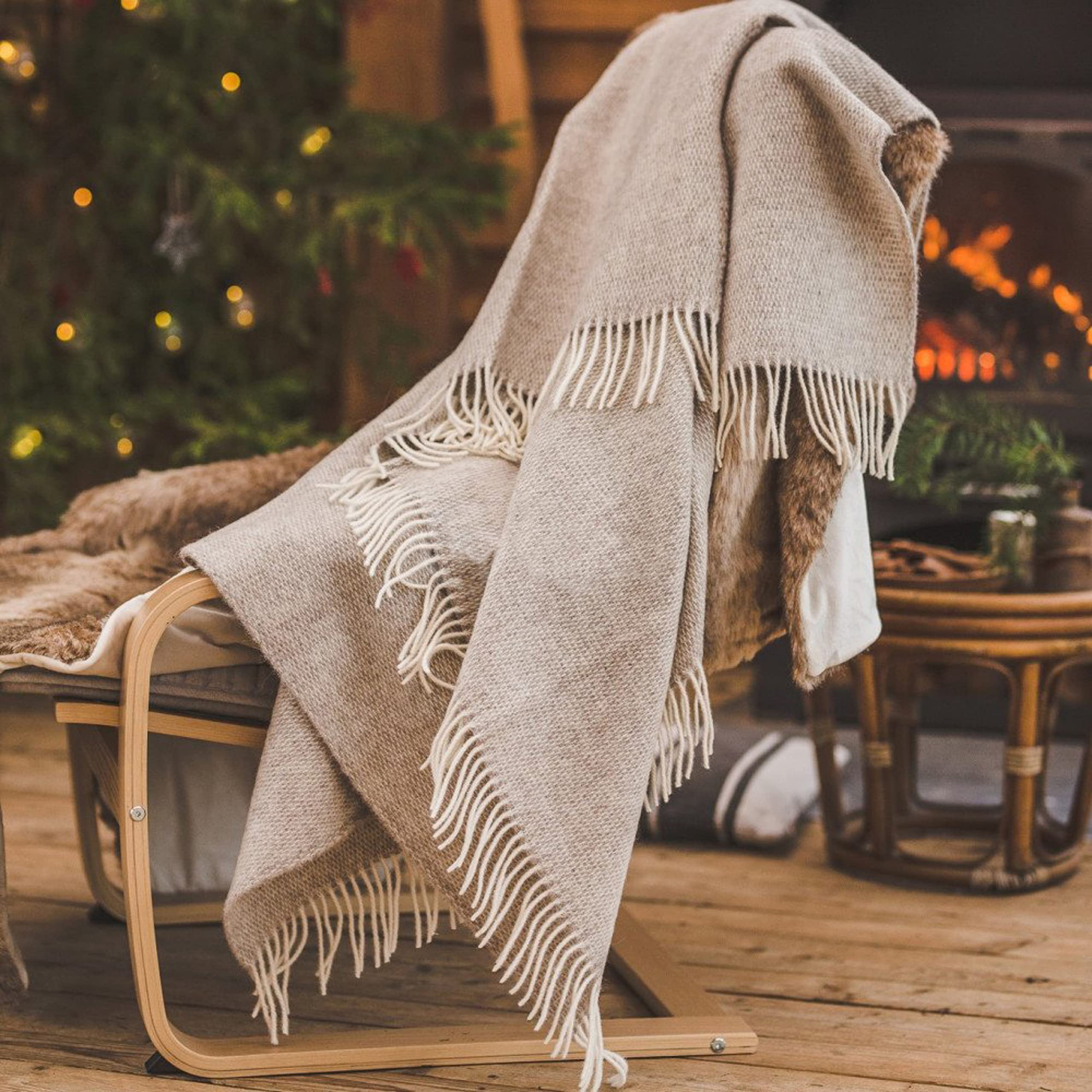 130 x 210 cm, coperta in lana di pecora neozelandese, ideale come coperta, plaid o coperta per divano e letto, calda coperta in lana vergine con frange