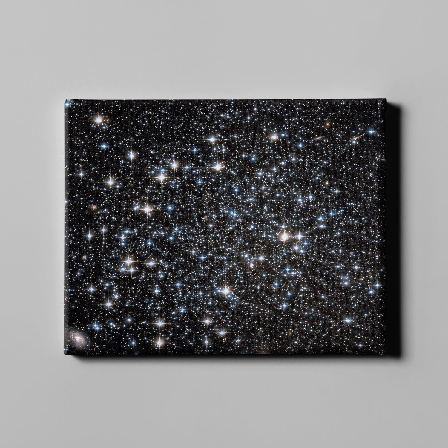 Lienzo de galería mediano Spiffing Prints: decoración astronómica Hubble NGC 5466 5