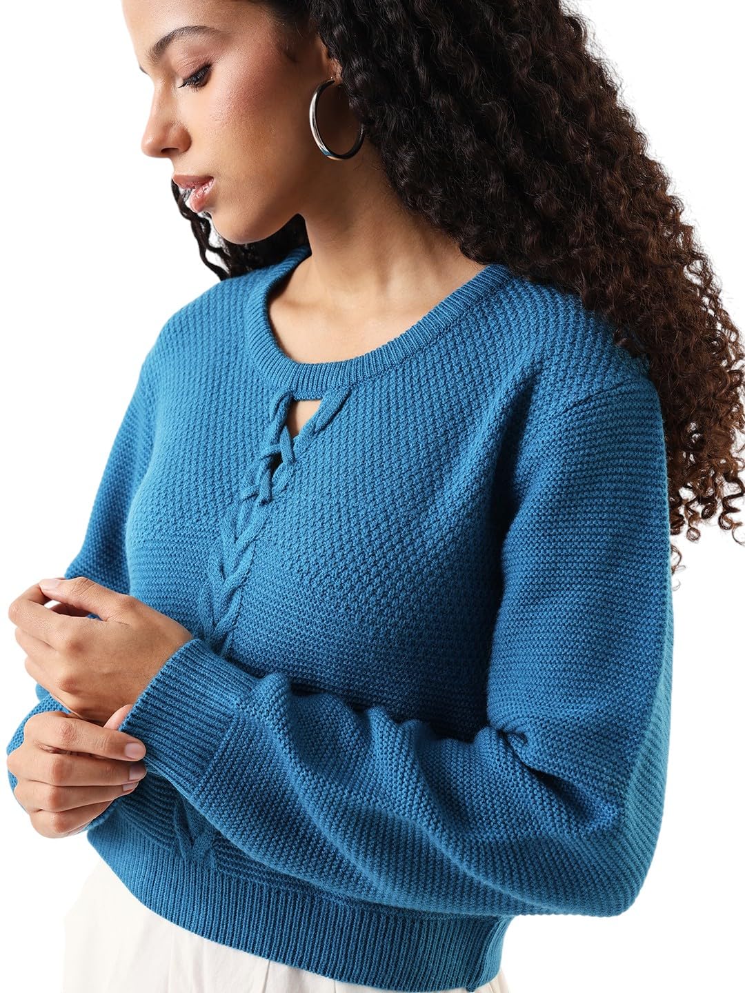DL Woman Solid Round Neck Full Sleeves Cable Knit Sweater DL Woman Solid Round Neck Full Sleeves Cable Knit Sweater