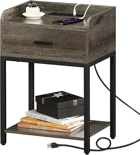 Lerliuo Mesita de noche con estación de carga y puertos USB, mesita de noche gris roble con cajones de almacenamiento, mesa auxiliar pequeña de 3