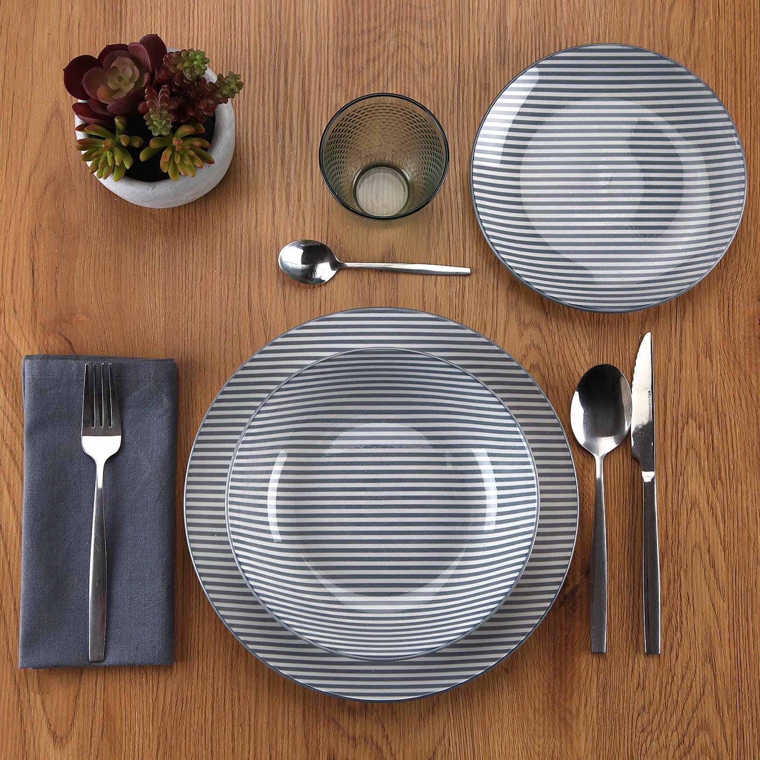 Versa Servizio da tavola 18 pezzi a righe, stile moderno, 3x26,5x26,5 cm, porcellana, blu