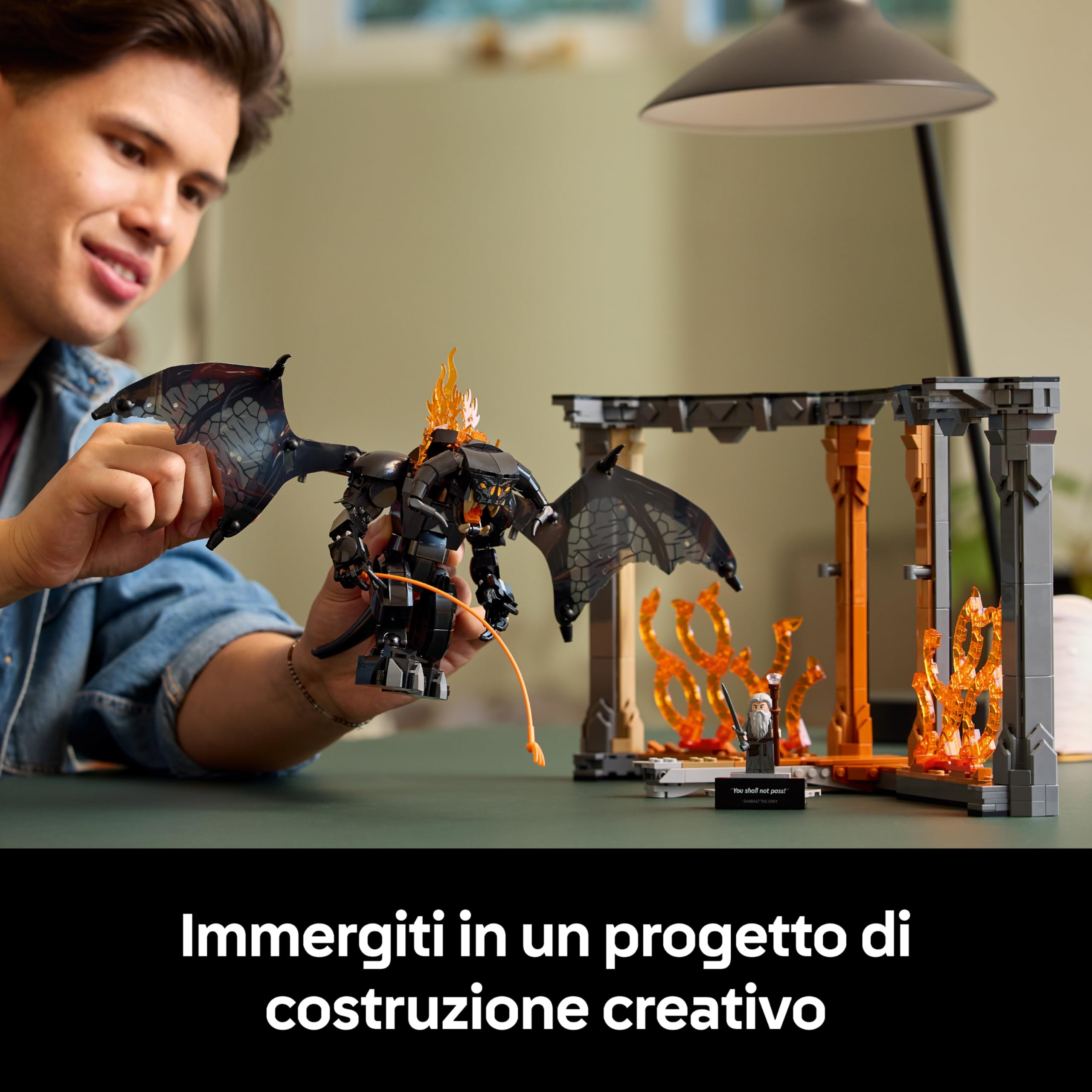 LEGO Icons Il Signore degli Anelli: Book Nook del Balrog - Costruzione per Adulti da Esposizione - Modellino con Minifigura di Gandalf il Grigio e Figura di Balrog - Regalo da Collezione - 10367