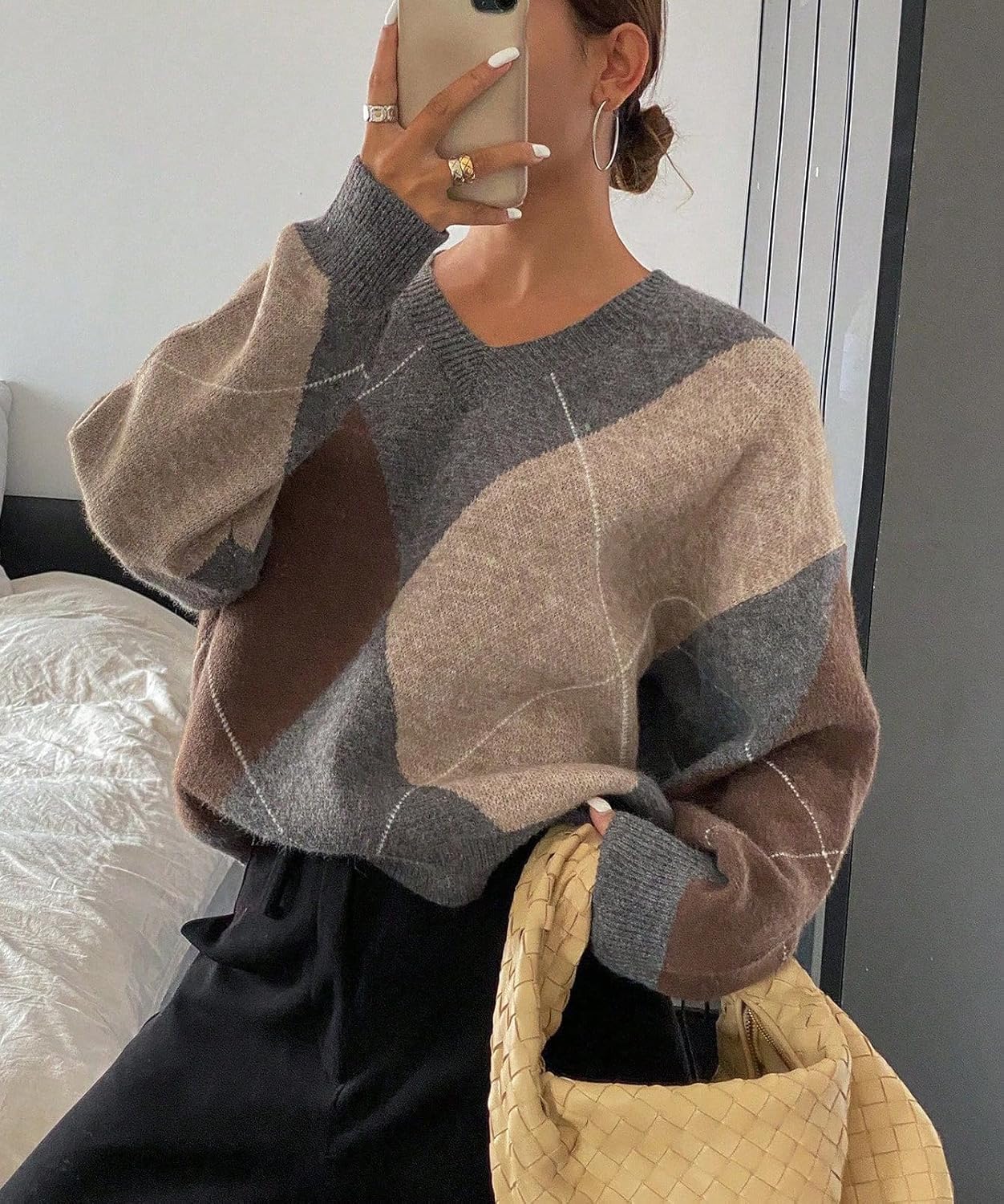 chouyatou Women's 2025 Fall V-Neck Argyle Sweaters Pullover Oversized Chunky Knit Casual Sweater Top - Image 3