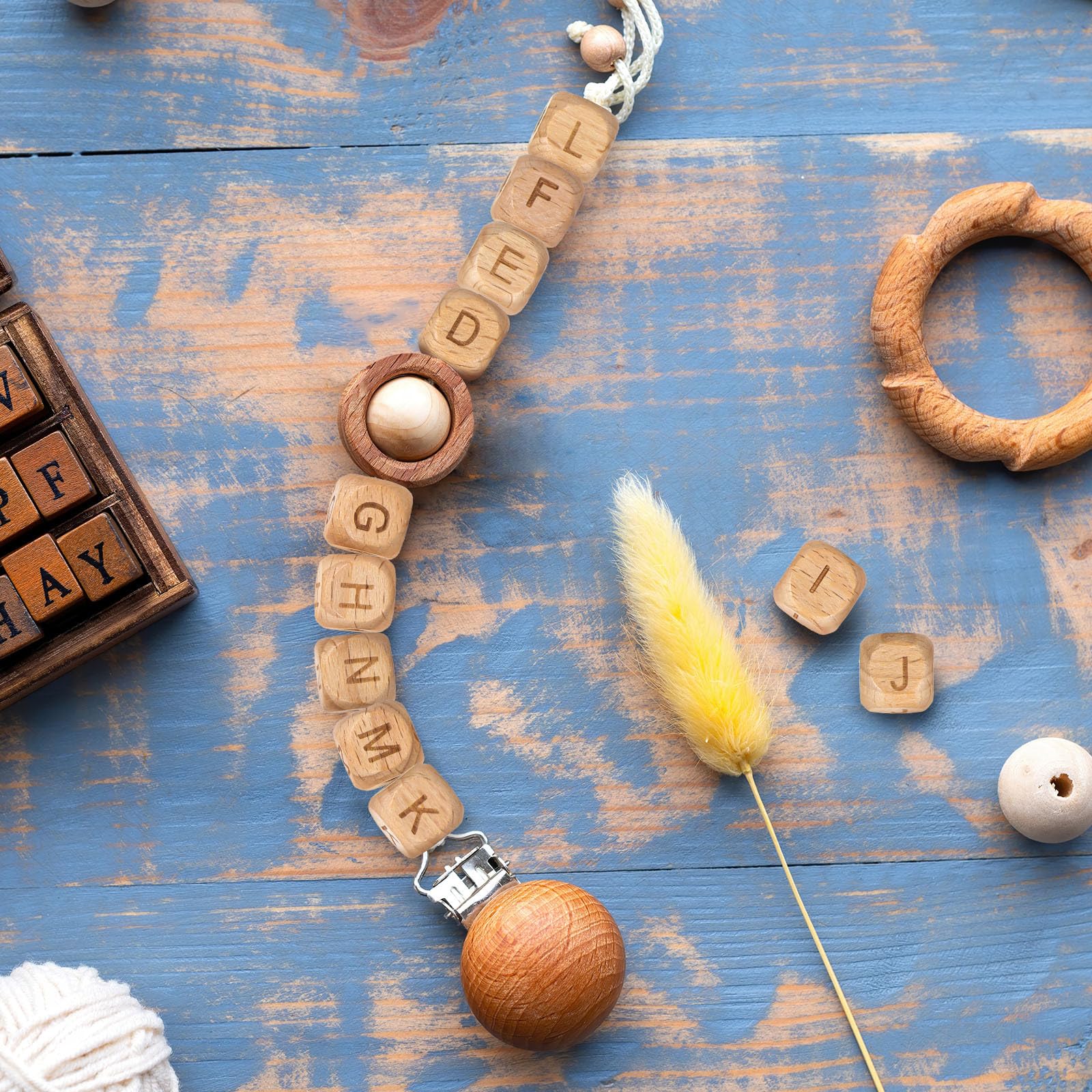 OSALADI 260 Cuentas Sueltas de Madera de Haya en Forma Cuadrada para Manualidades y Joyería, Letras del Alfabeto para Pulseras y Collares, Ideales Creatividad