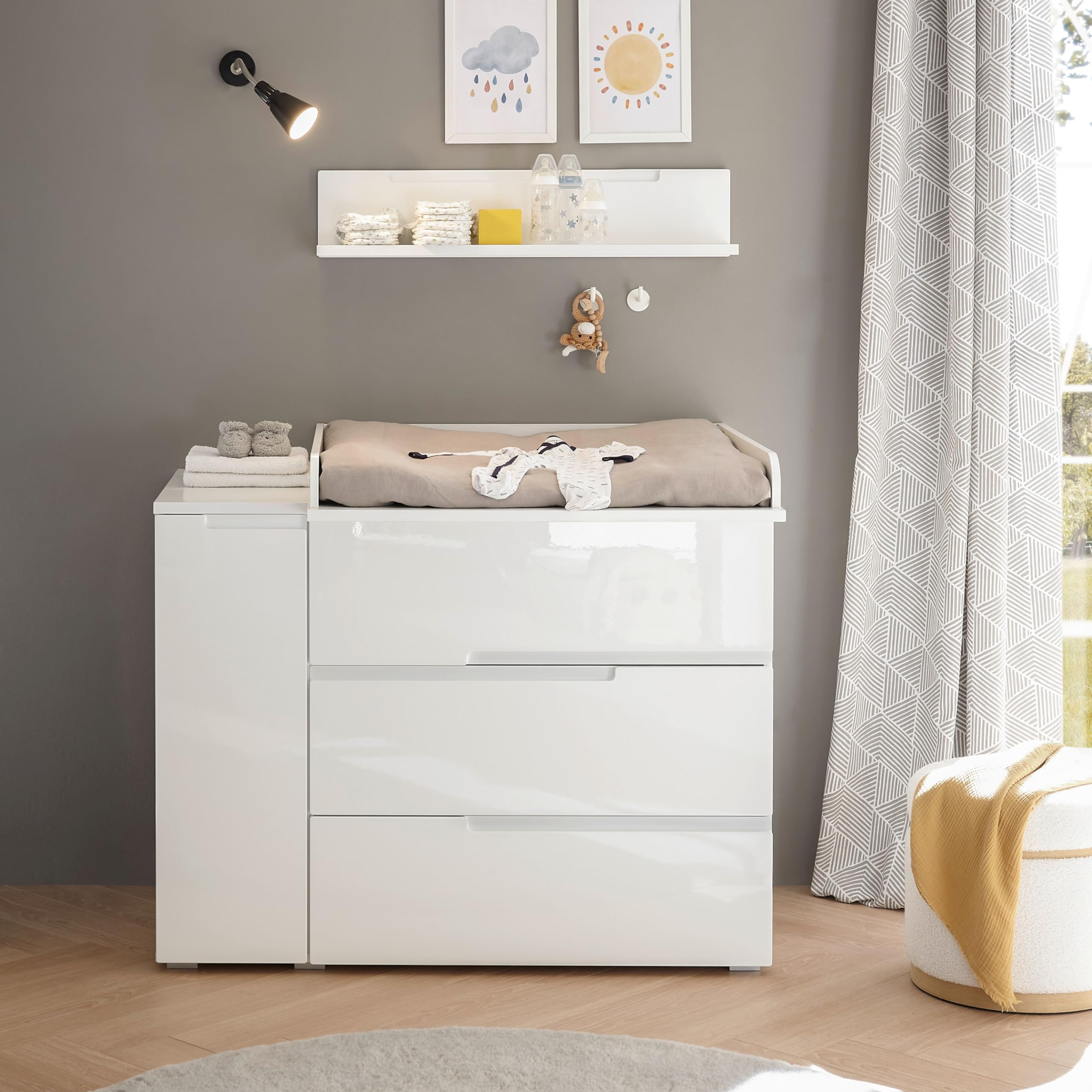 SPICE Wickelkommode inklusive Wickelaufsatz Weiß Hochglanz Wickeltisch | 120 x 102 x 80 cm (B/H/T), 1 Tür mit Boden, 3 Schubkästen, Griffmulden, Babyzimmer