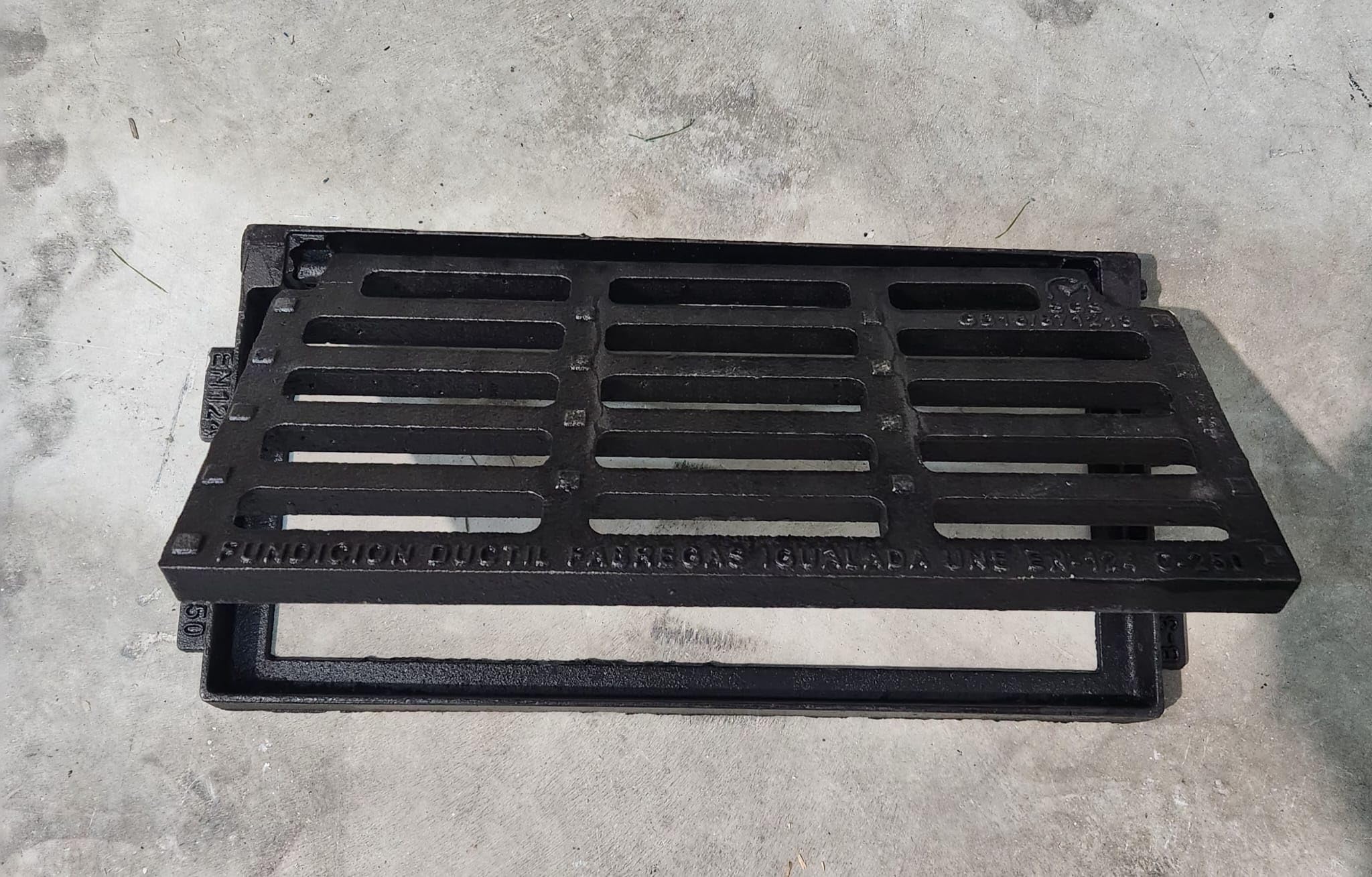 REJILLA FUNDICION C-250 DE MEDIDAS 500mm X 260mm x 50mm altura