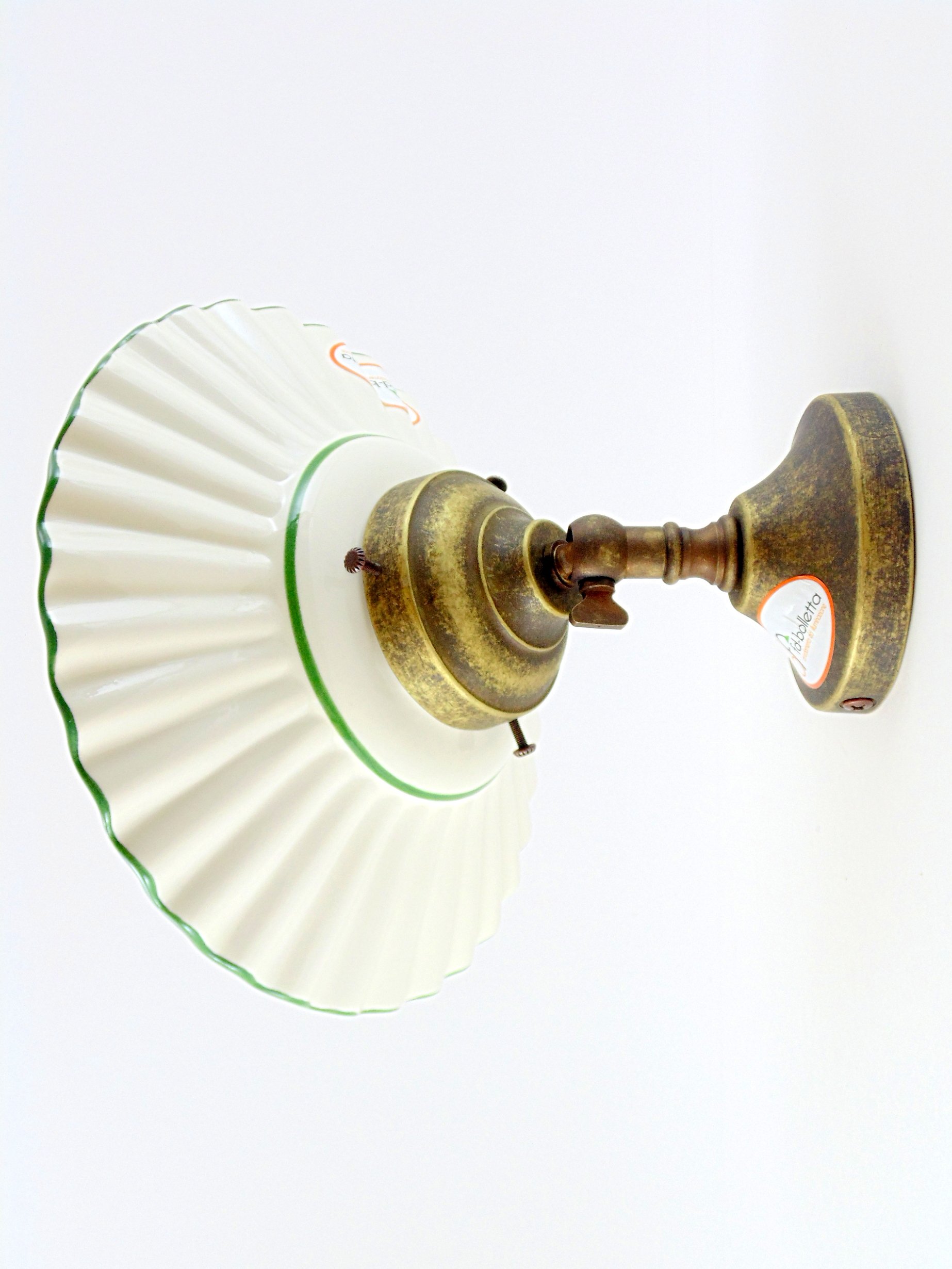 applique ottone da parete,lampada vintage,lluminazione per interni,paralume ceramica verde an17.Misure:Sporgenza16,5cm,Ø piatto 19cm,Ø base 8cm